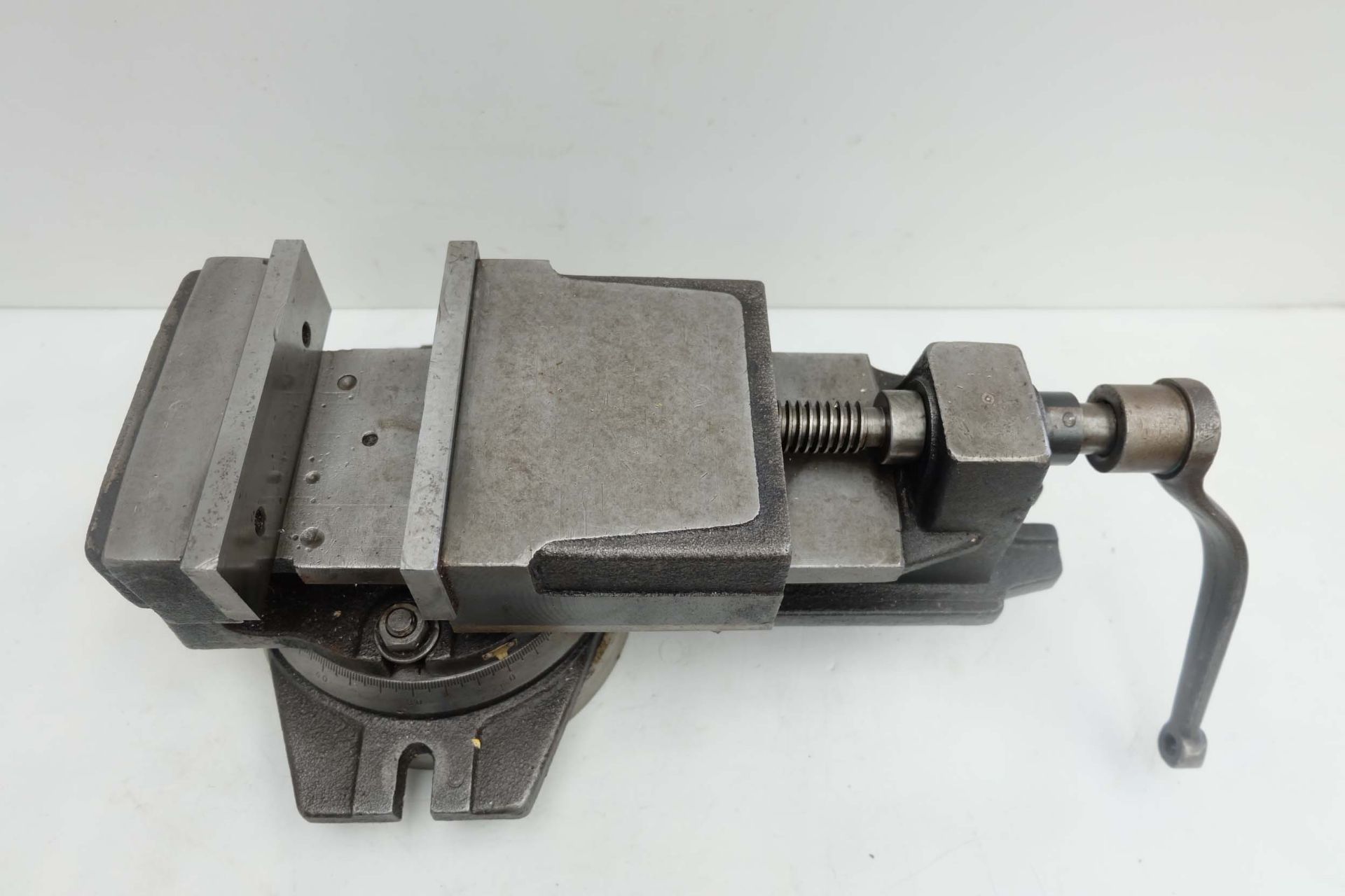 6" Machine Vice On Swivelling Base. Width of Jaws 6". Maximum Opening 4". - Bild 3 aus 5