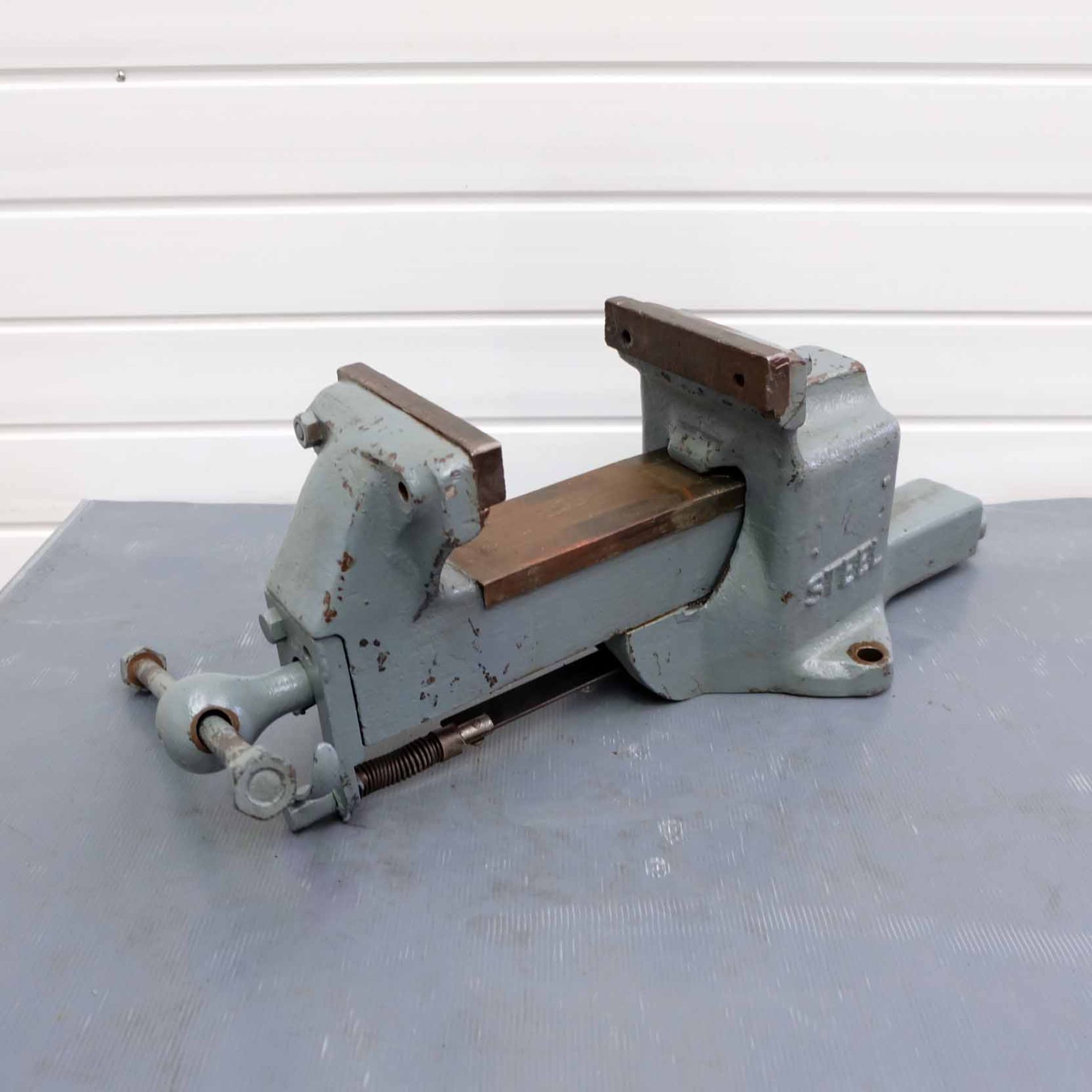Alfred Herbert 6" Quick Release Bench Vice. Jaw Width 6". Jaw Height 3 3/4". Max Opening 7". - Bild 3 aus 6