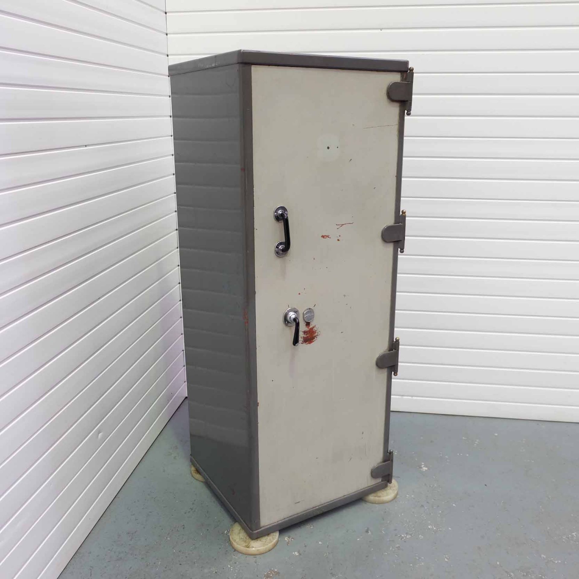 Tall Chubb Safe. External Dimensions 670mm x 680mm x 1740mm High. Internal Dimensions 490mmx 465mm x - Image 3 of 7