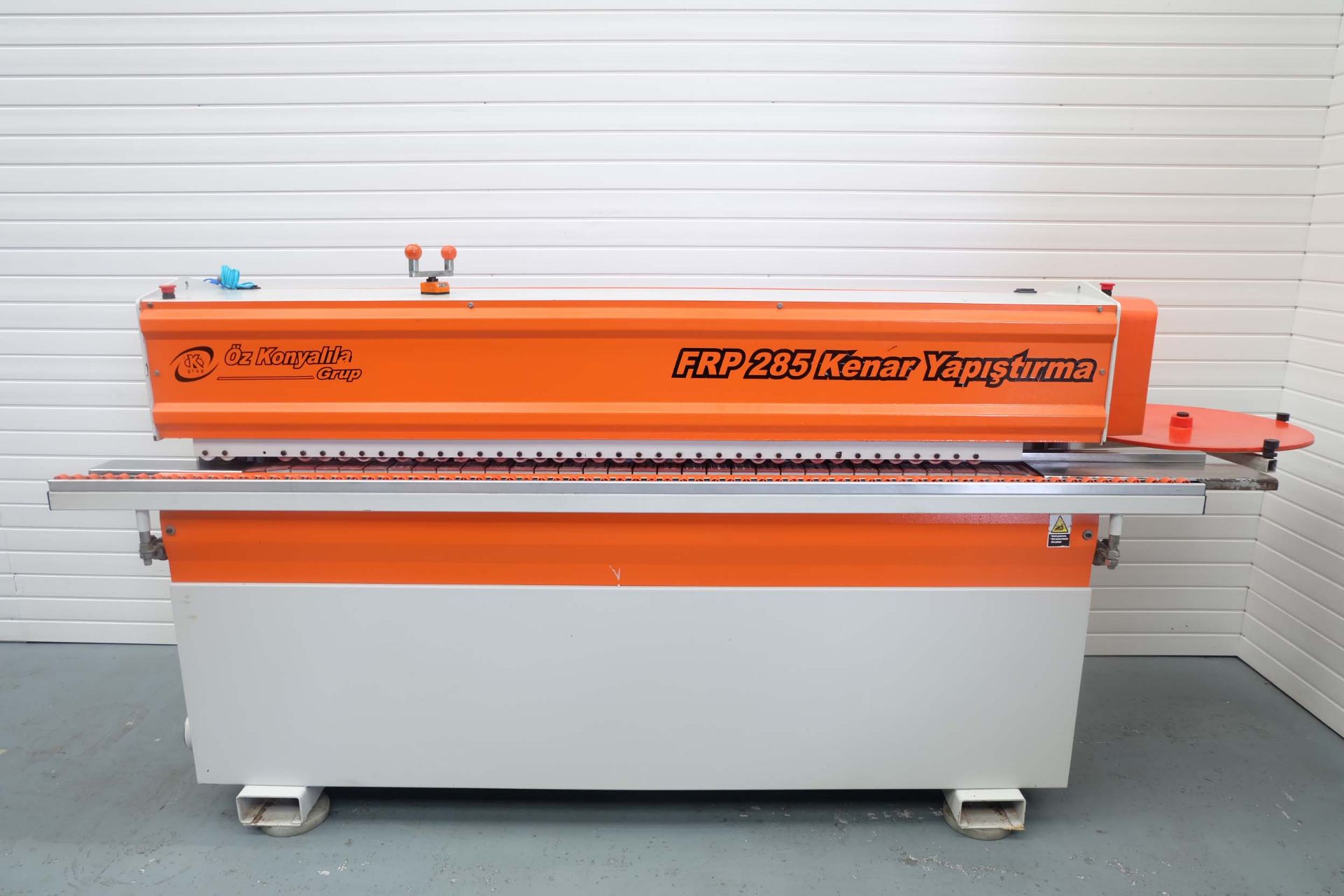 FRP 285 Kenar Yapistirma Edge banding Machine. Feed Speed 14m/min. Edge Max Thickness 3mm. Glue Heat