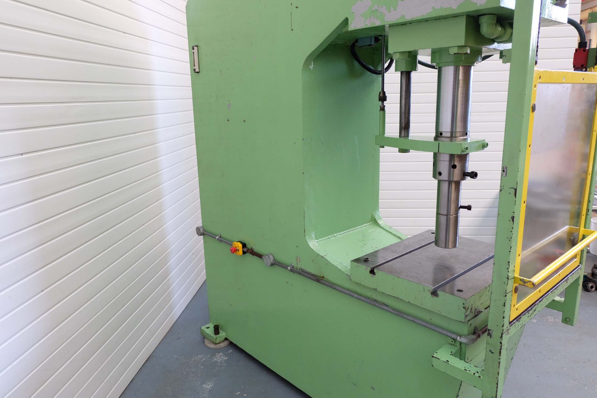 Edbro (EMT) Hydraulic Press. Capacity 75 Tonnes. Table Size 650mm x 550mm. Throat Depth 600mm. Dista - Image 5 of 16