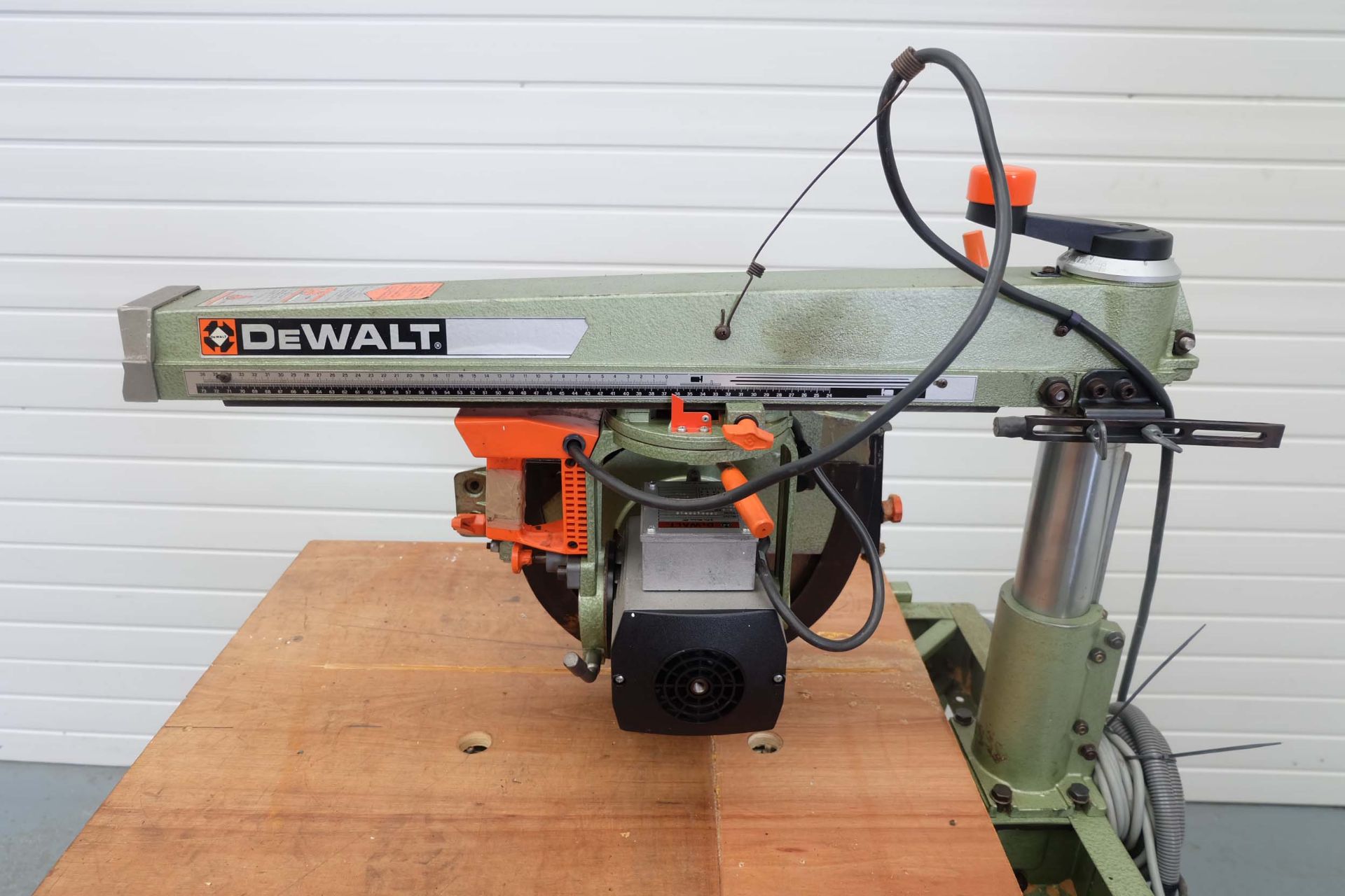 DeWalt Model DW8003 Radial Arm Saw. Motor 3 Phase, 2.2kW, 3Hp. Made in Italy - Bild 3 aus 8