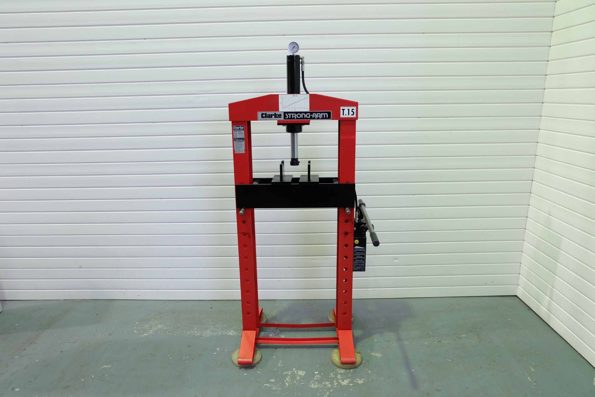 Clarke Strongarm Garage Press Model AHp15. Ram Stroke 155mm. Ram Diameter 55mm.