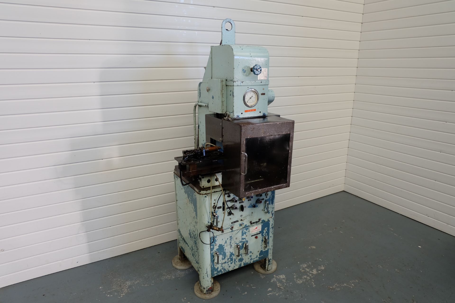 Pilot Works Type 13 Hydraulic Press. Table Size 300mm x 225mm. Throat 160mm. Daylight 180mm. - Image 2 of 9