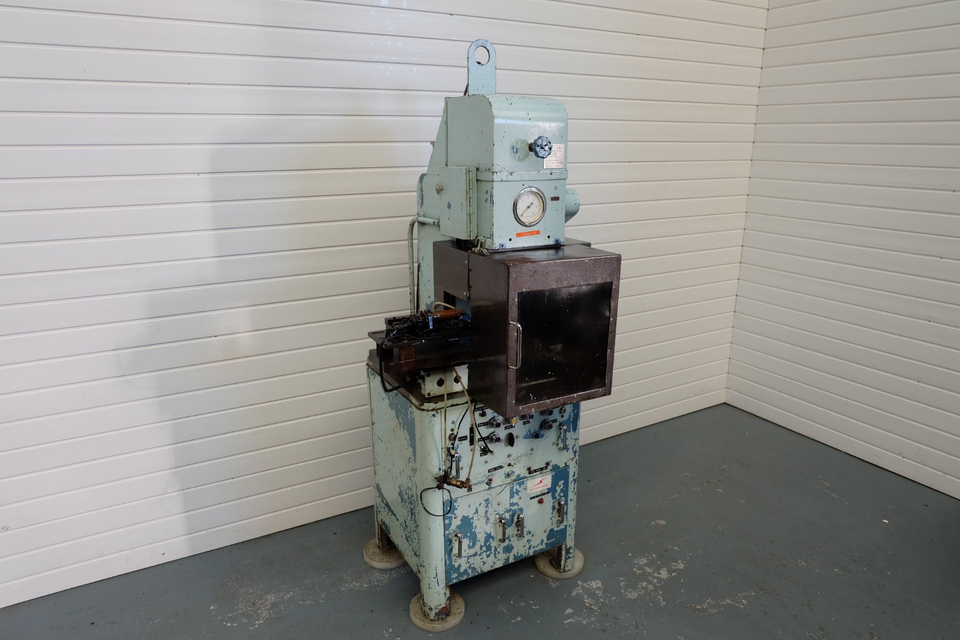 Pilot Works Type 13 Hydraulic Press. Table Size 300mm x 225mm. Throat 160mm. Daylight 180mm. - Bild 2 aus 9