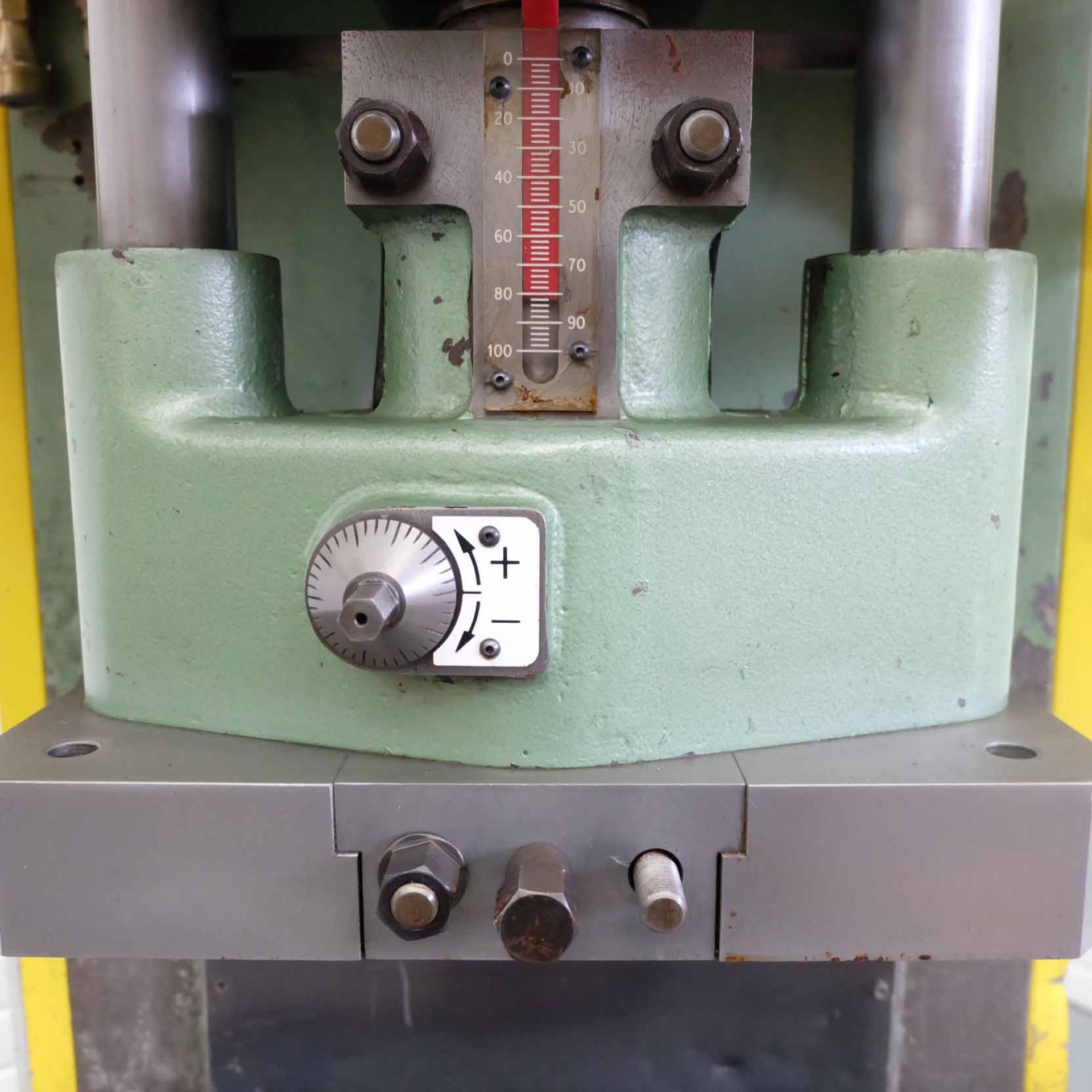 Hare Type 25GP Hydraulic Press. Capacity 25 Tonnes. Platen Size 30" x 20". Throat 10". Daylight 22". - Bild 6 aus 10