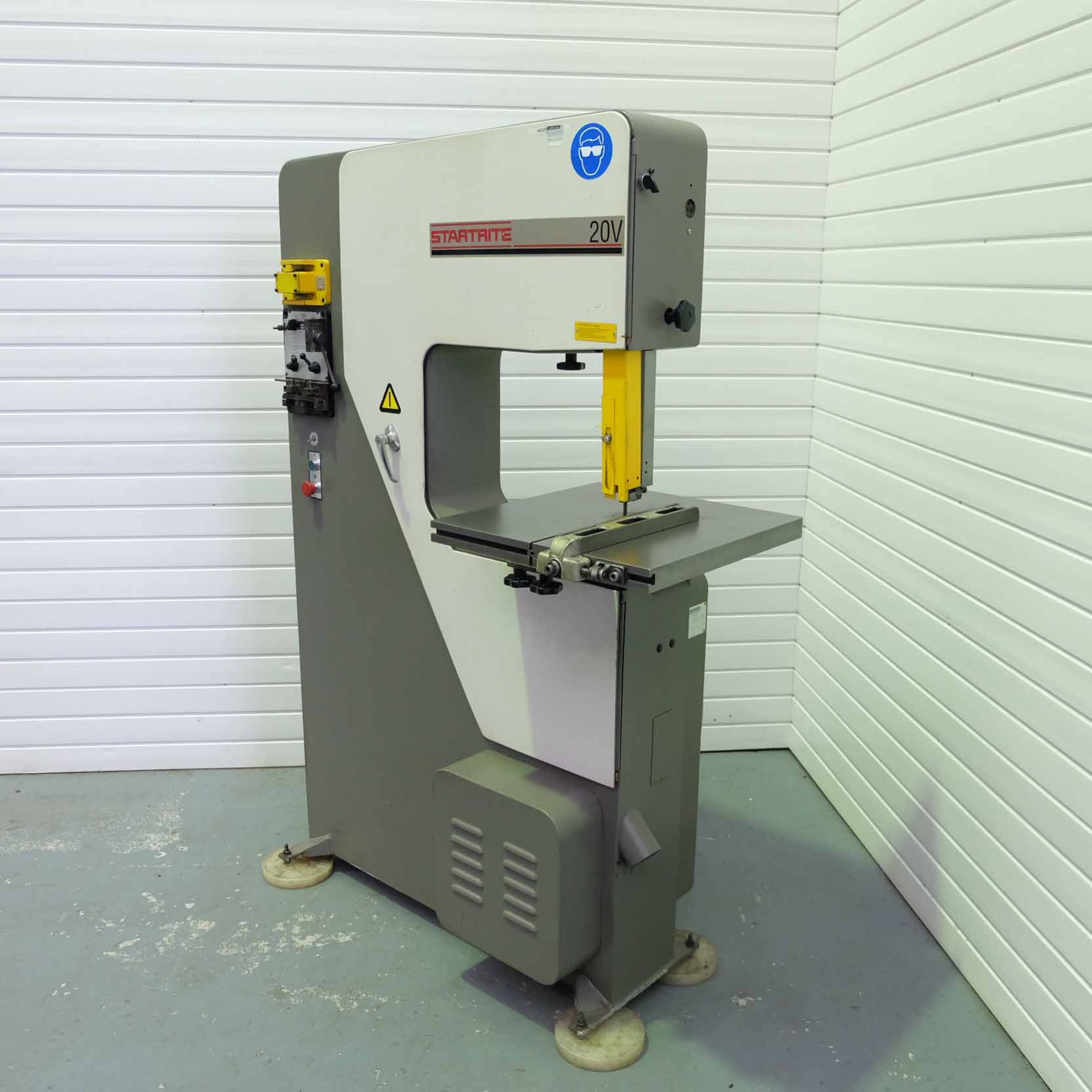 Startrite 20V / UK3 10 Speed Vertical Bandsaw. Throat 20". Daylight 12". Table Size 20 1/2" x 20 1/2 - Image 2 of 10