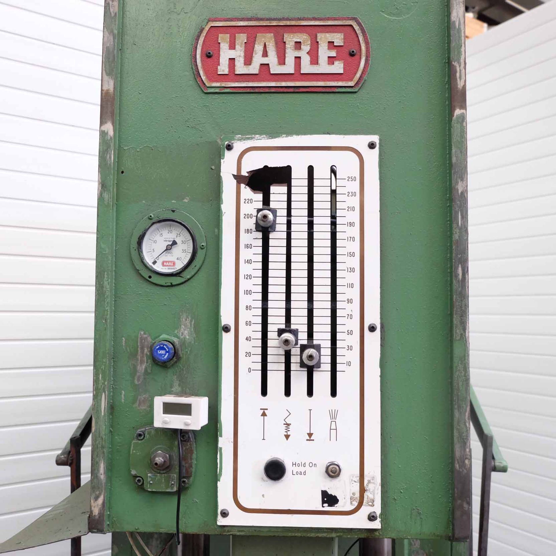 Hare Type 25GP Hydraulic Press. Capacity 25 Tonnes. Platen Size 29 3/4" x 20". Throat 10". Daylight - Image 2 of 11
