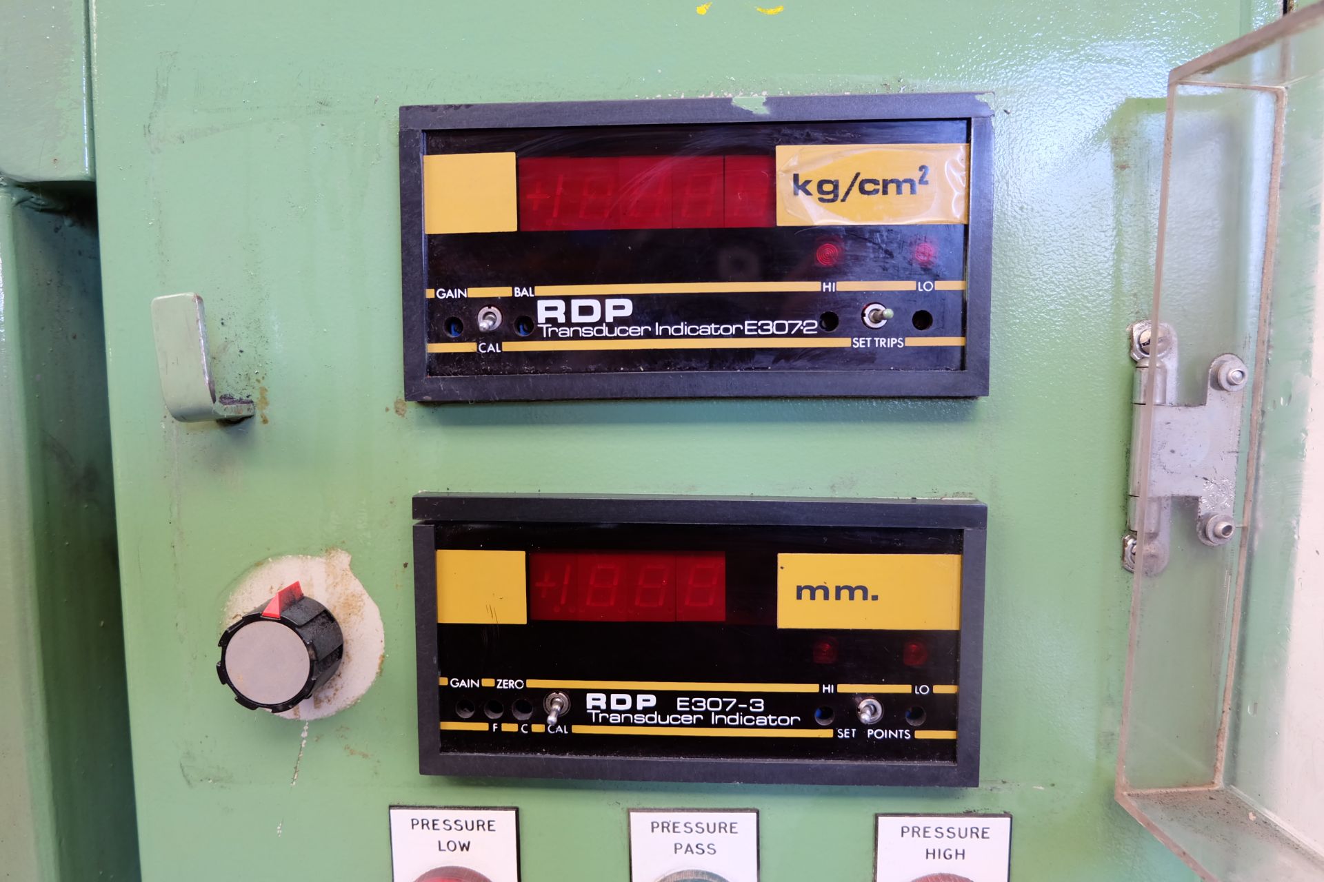 Edbro Hydraulic Press. Table Size 450mm x 360mm. Throat 150mm. Daylight 295mm. - Image 6 of 7