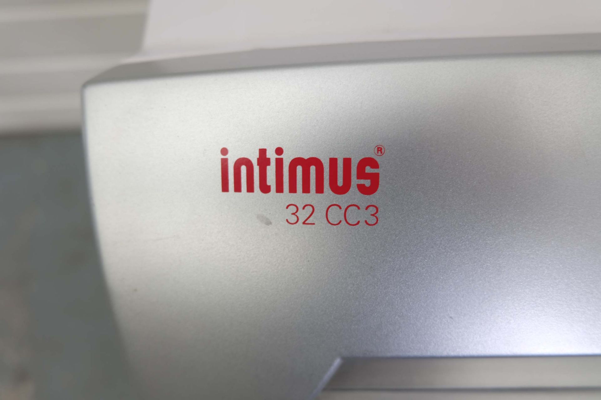 Martin Yale Model Intimus 32CC3 Cross Cut Shredder for Paper, CD's & Credit Cards. Year 2009. - Image 3 of 5