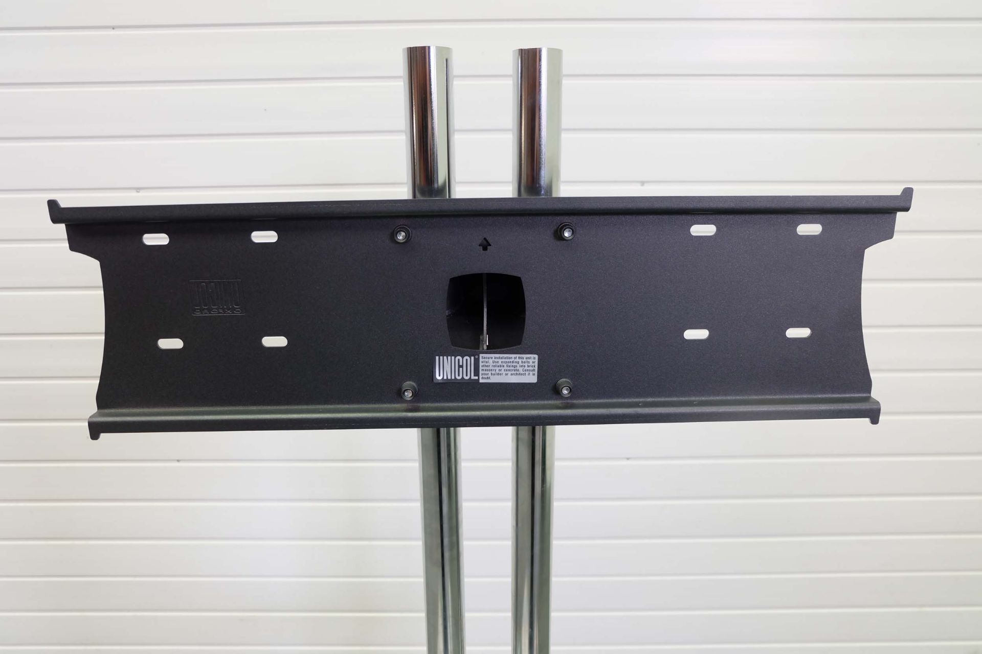 Unicol Ehibition T.V Media Stand on Wheels. 3 Glass Shelves. (T.V Brackets Missing) Size 880mm x 640 - Bild 4 aus 5