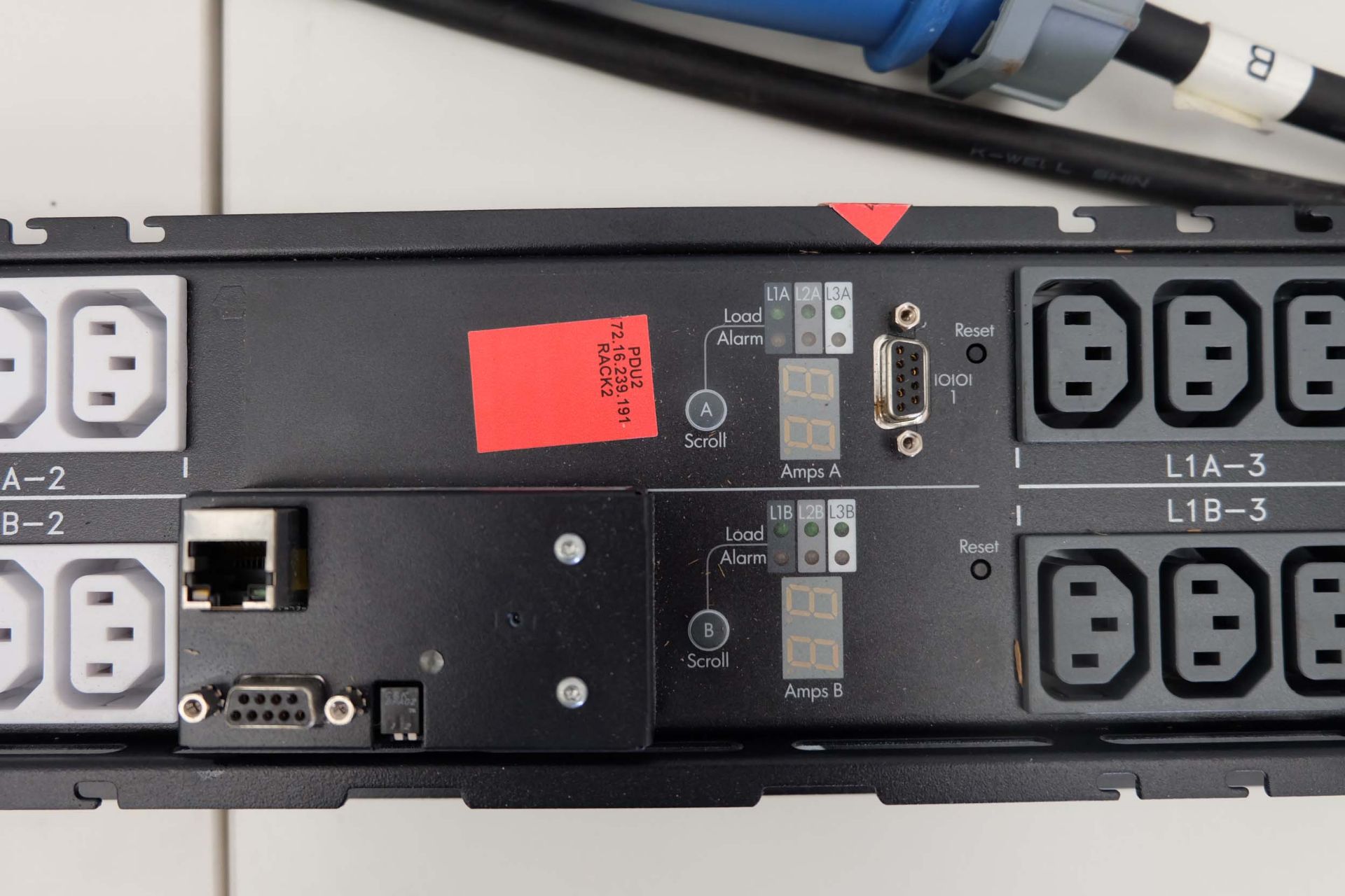 HP Power Monitoring PDU-S2132. Input: 1 Phase (2W - + END) 32 Amp Max. Output: 72 x 10 Amp & 6 x 16 - Image 3 of 9