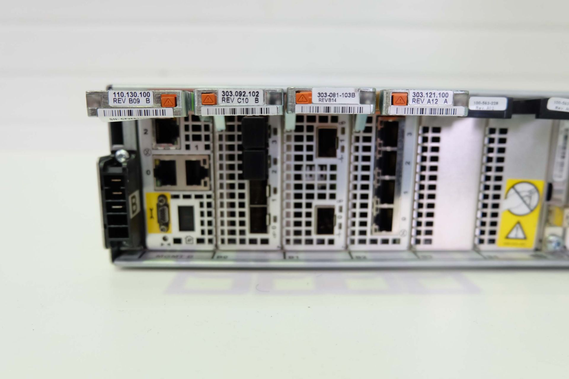 EMC2 Corp Model TRPE Rack Mountable Storage Processor Unit. - Bild 6 aus 7