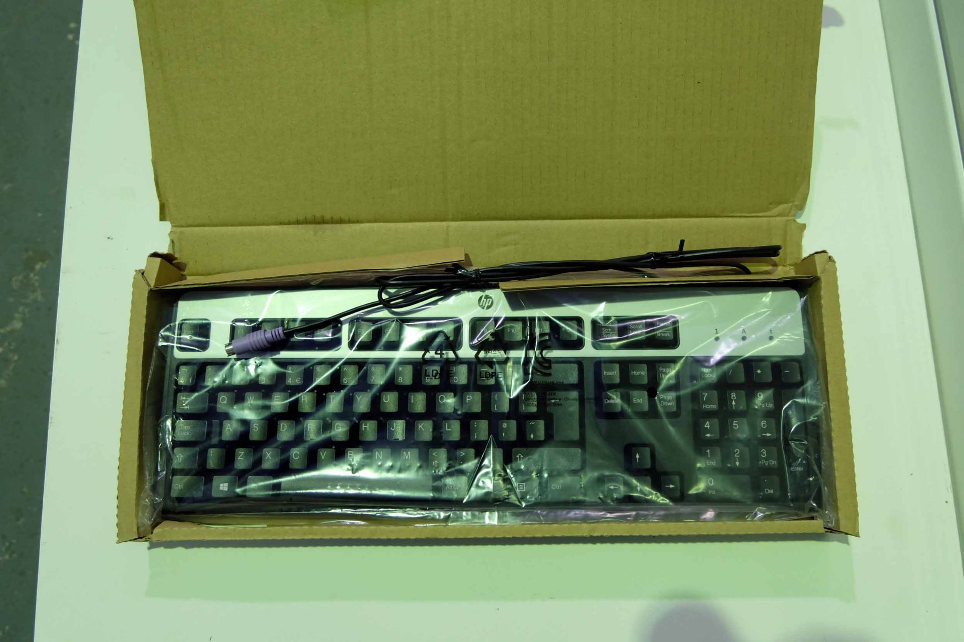 8 x Keyboards. 4 x USB. 4 x PS/2. - Image 9 of 10