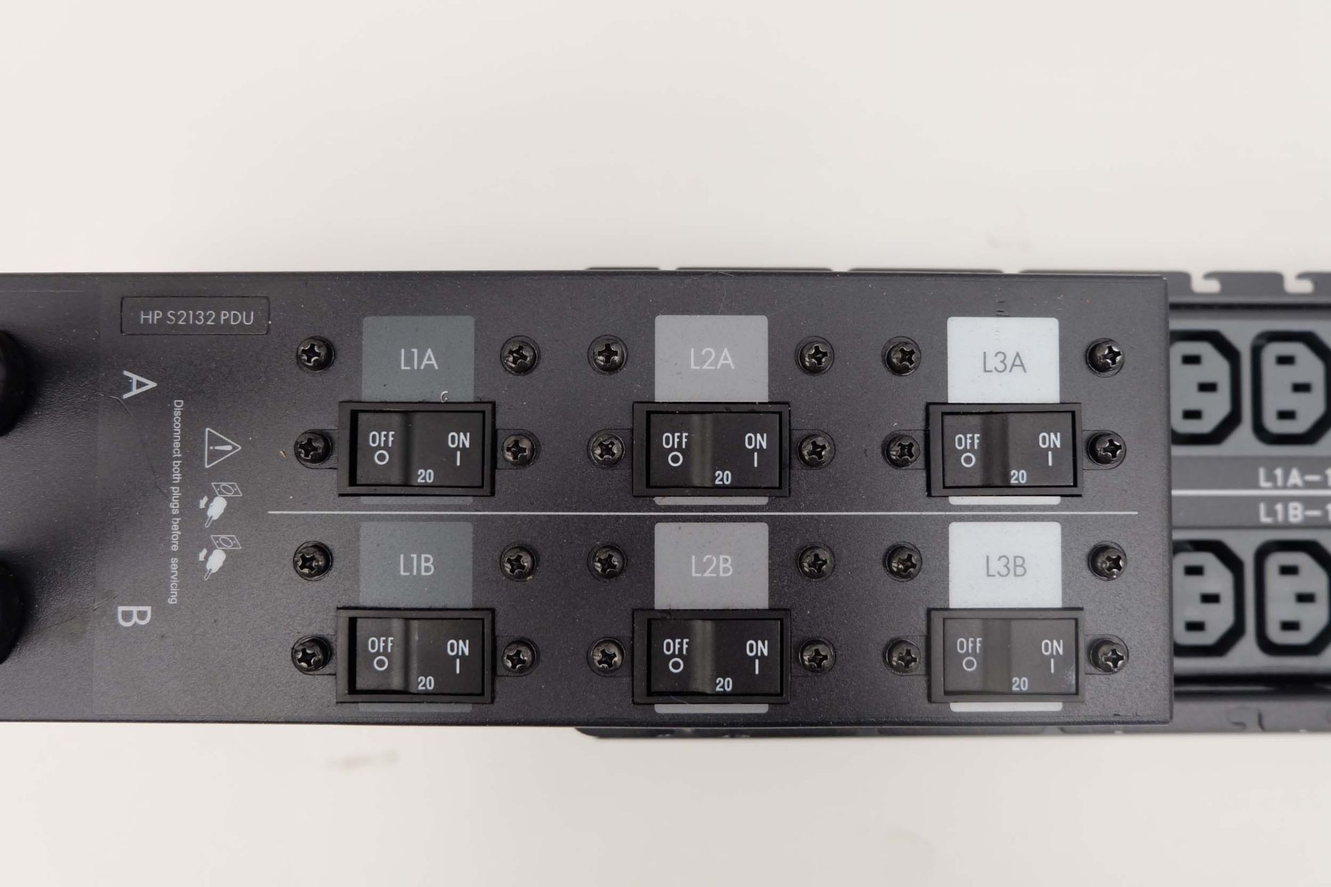 HP Power Monitoring PDU-S2132. Input: 1 Phase (2W - + END) 32 Amp Max. Output: 72 x 10 Amp & 6 x 16 - Image 2 of 9