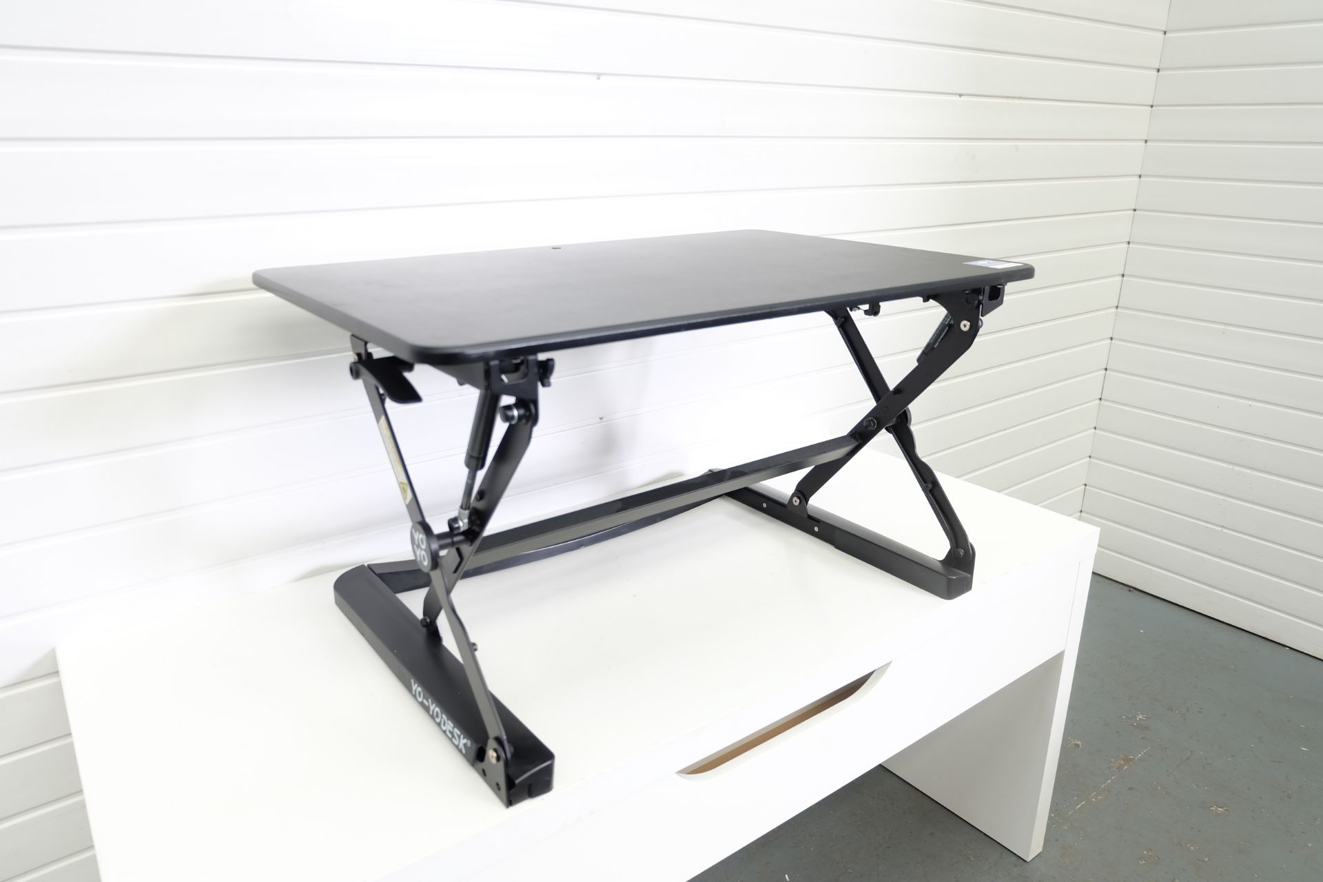 YO-YO DESK Adjustable Standing Desk. Variable Heights. Keyboard Shelf. 35" Wide. 20" Max Height. - Bild 2 aus 4