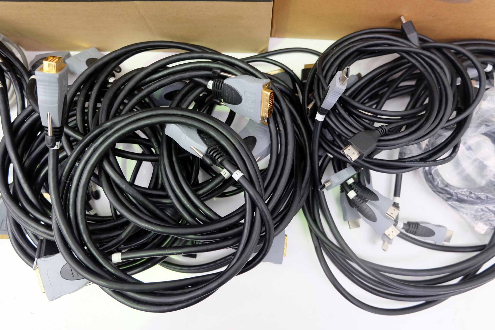 Quantity of Various Computer Cables and HDMI Leads - Image 4 of 7