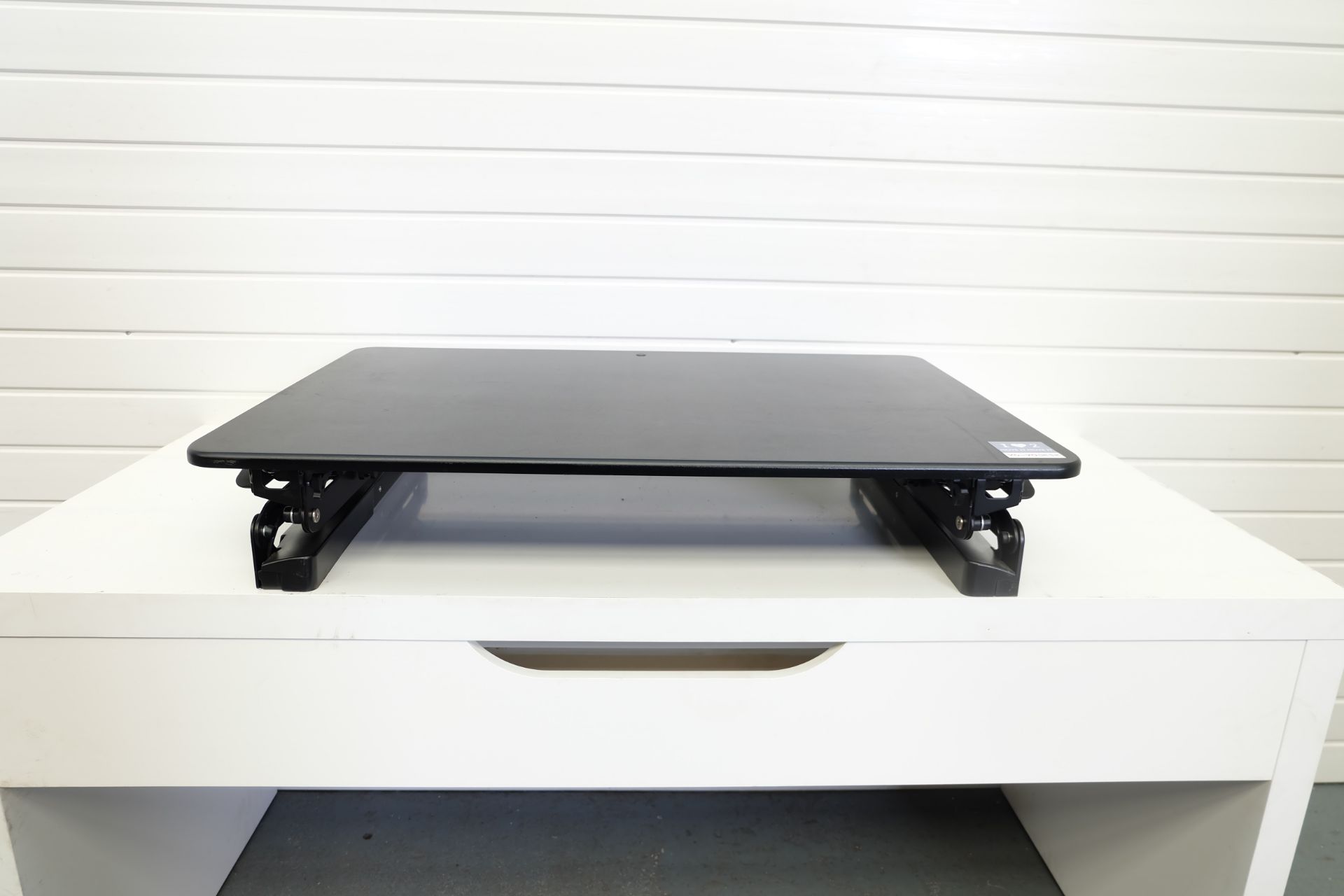 YO-YO DESK Adjustable Standing Desk. Variable Heights. Keyboard Shelf. 35" Wide. 20" Max Height. - Bild 4 aus 4