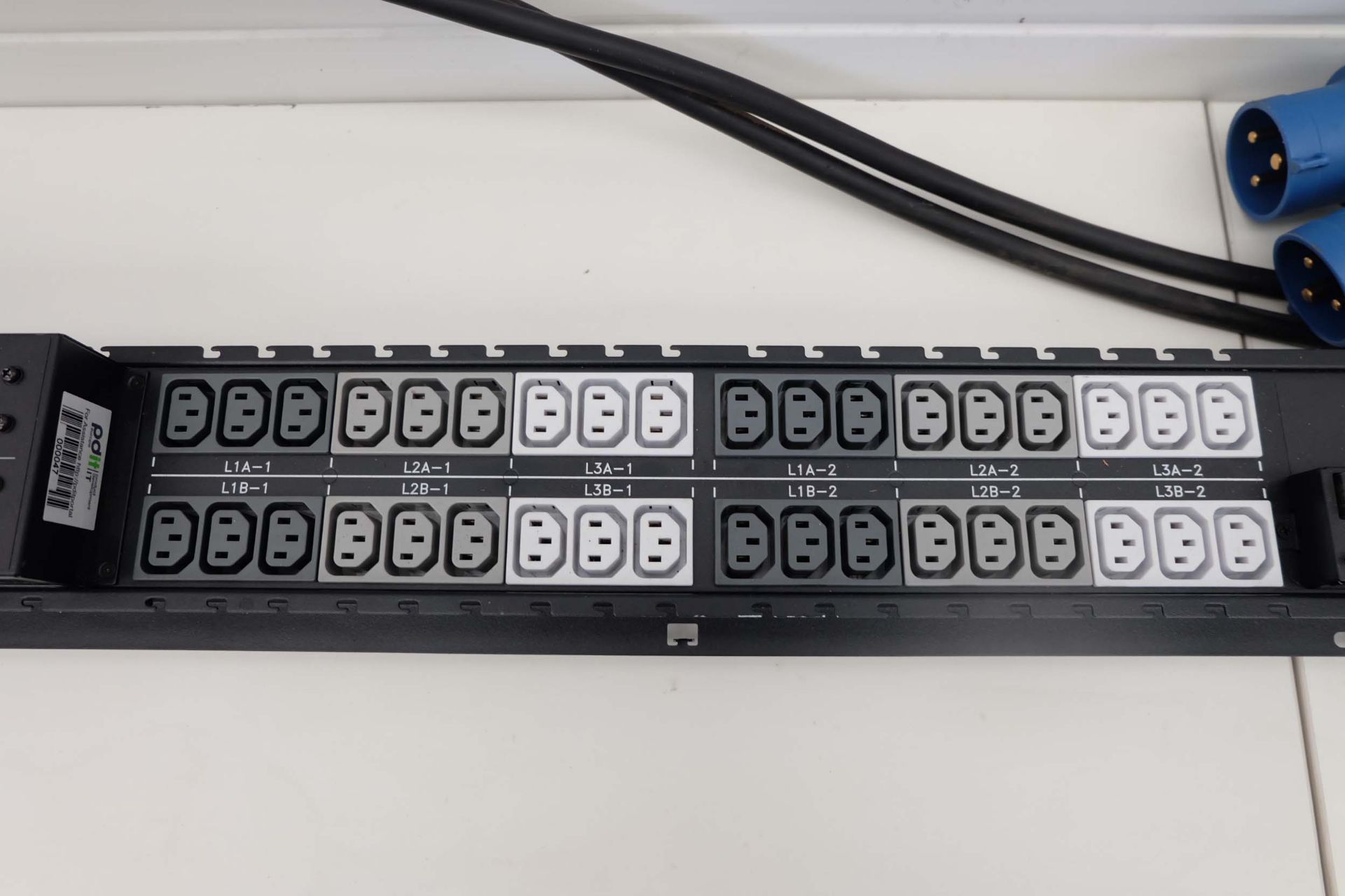 HP Power Monitoring PDU-S2132. Input: 1 Phase (2W - + END) 32 Amp Max. Output: 72 x 10 Amp & 6 x 16 - Image 3 of 9