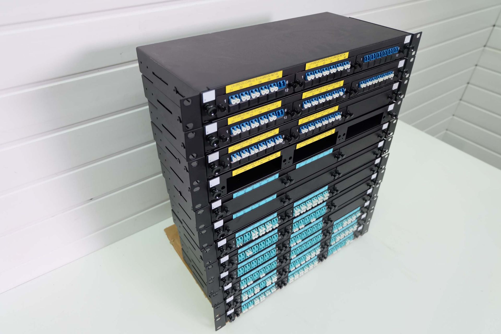 9 x Fibre Optic Cassette Patch Panels. Rack Mountable 1U 19". Port, Duplex LC MPO MTP Fibre Optics. - Image 2 of 7