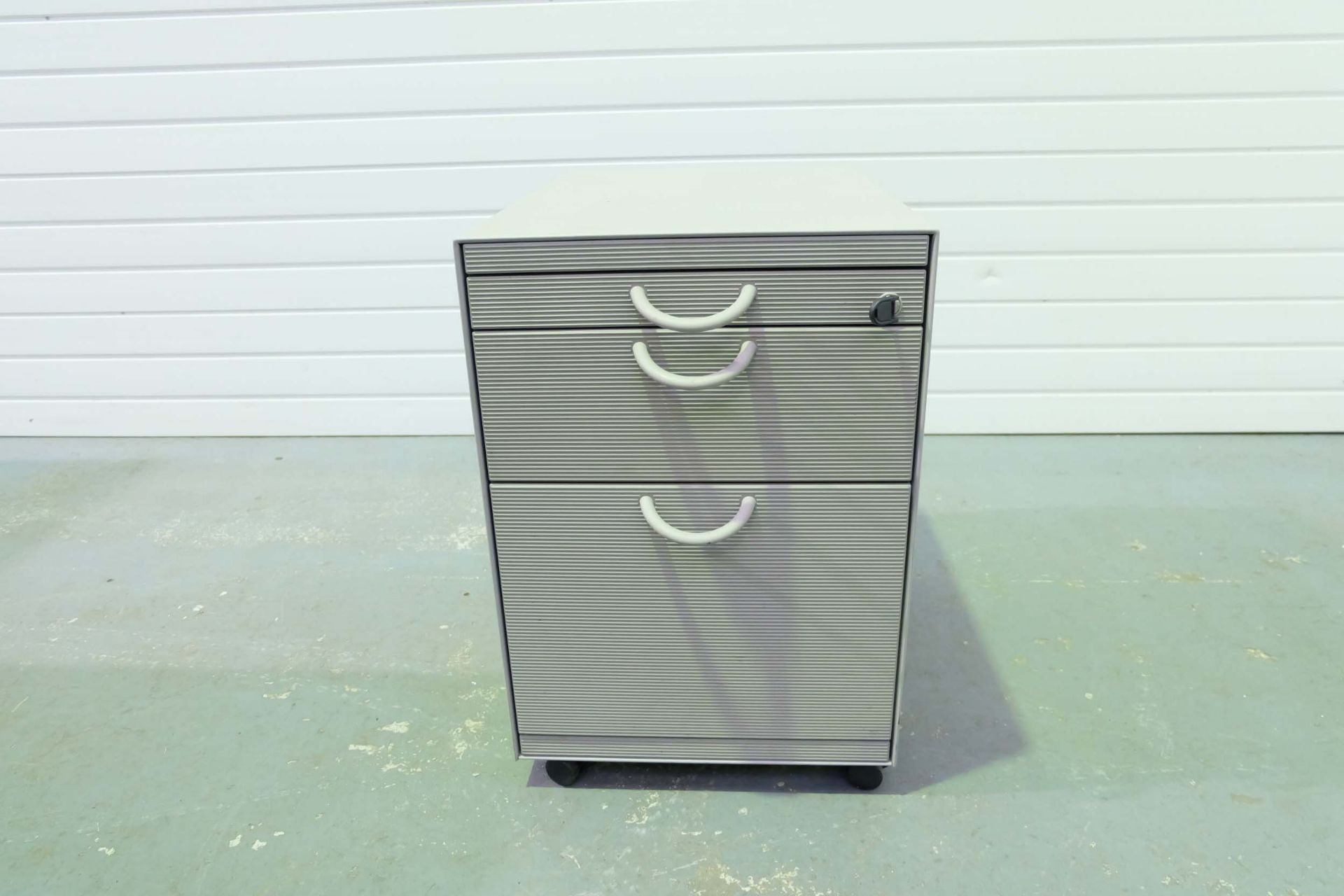 3 Drawer Lockable Steel Cabinet on Wheels. Size 415mm x 600mm x 610mm High.