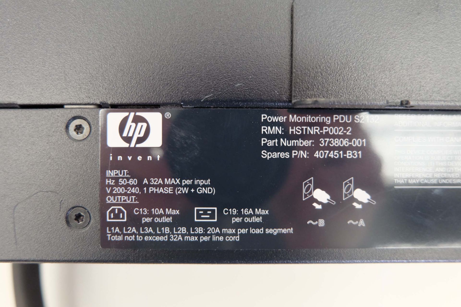 HP Power Monitoring PDU-S2132. Input: 1 Phase (2W - + END) 32 Amp Max. Output: 72 x 10 Amp & 6 x 16 - Image 8 of 9