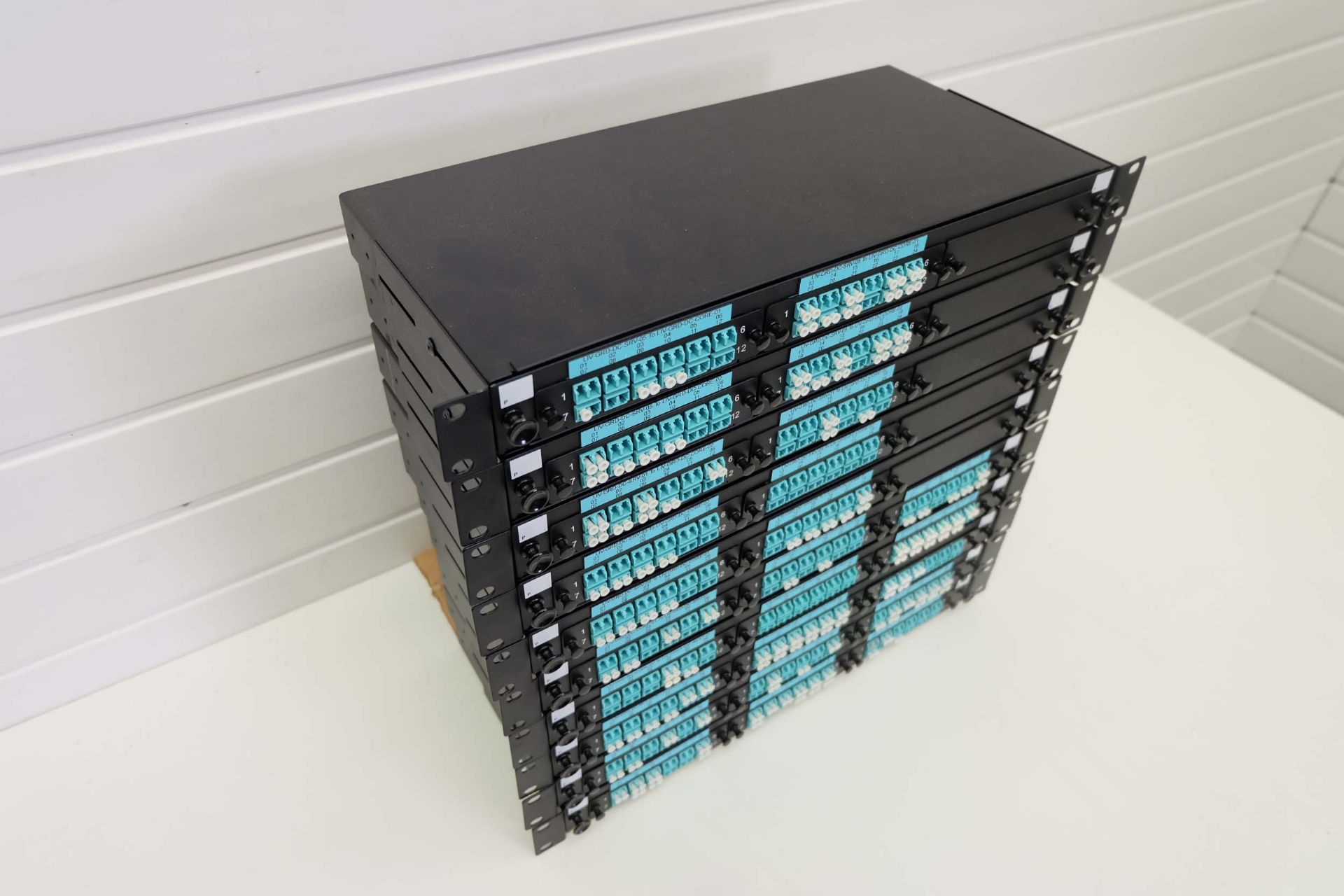 10 x Fibre Optic Cassette Patch Panels. Rack Mountable 1U 19". Port, Duplex LC MPO MTP Fibre Optics. - Image 2 of 4
