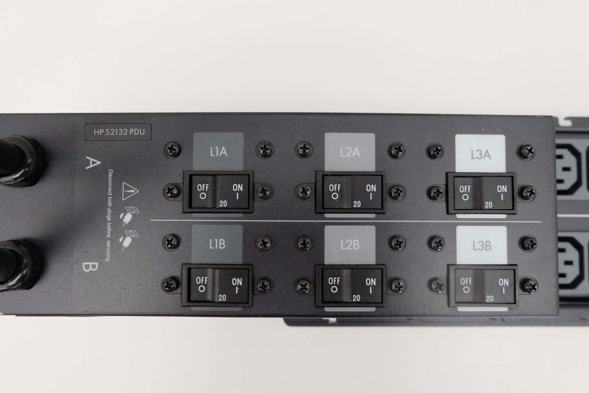 HP Power Monitoring PDU-S2132. Input: 1 Phase (2W - + END) 32 Amp Max. Output: 72 x 10 Amp & 6 x 16 - Image 2 of 9