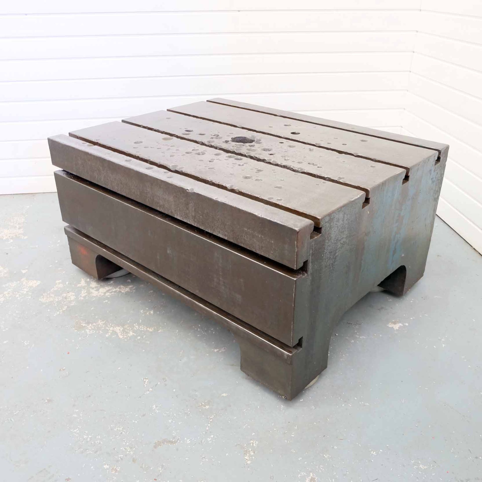 Tee Slotted Box Table. Size 42" x 33" x 20" High. 4 Tee Slots on Top. 2 Tee Slots on Front. - Bild 2 aus 4