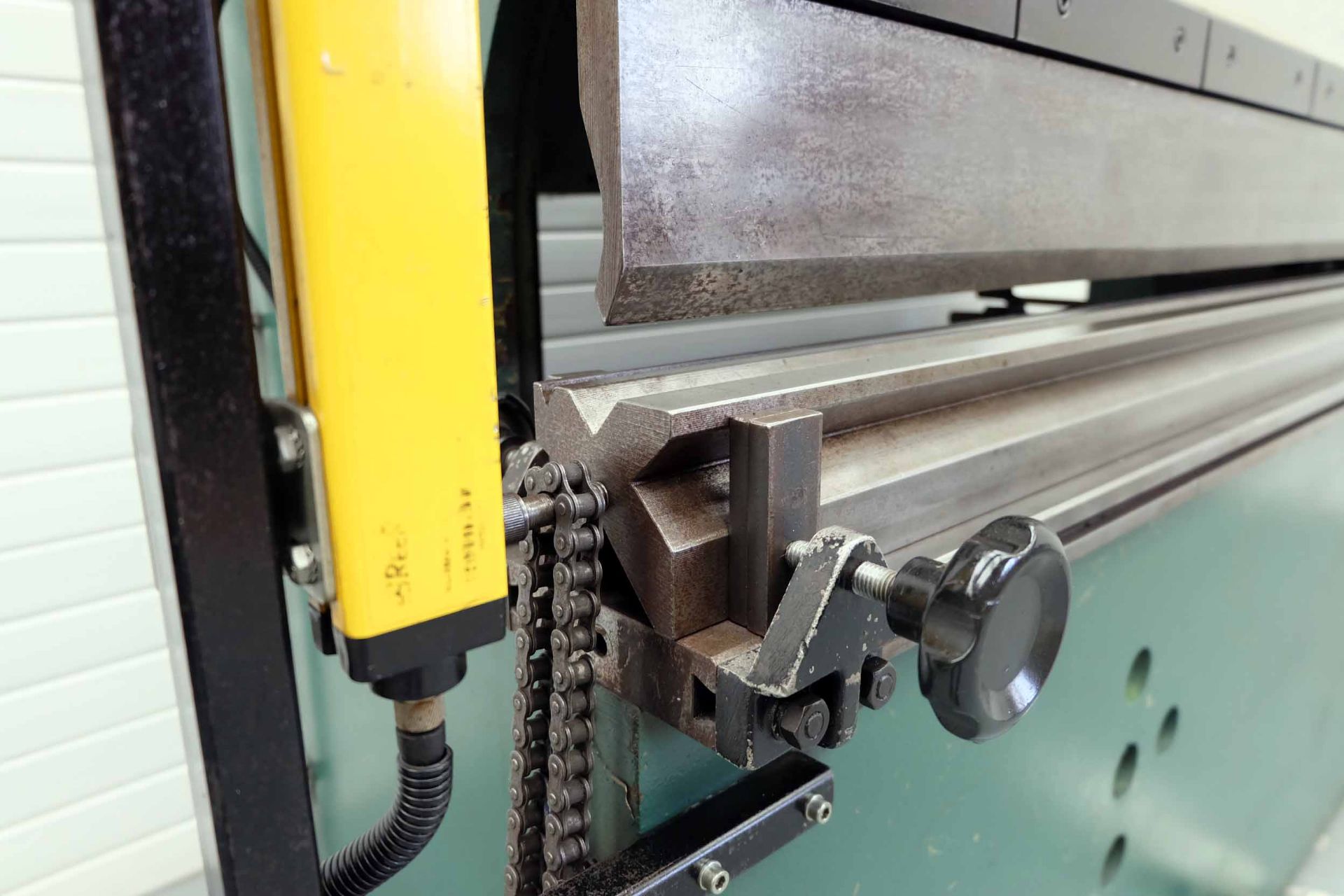 Omag Model POL 5025 Hydraulic Press Brake. Capacity 50 Ton x 2500mm. Distance Between Frame 2250mm. - Bild 6 aus 15