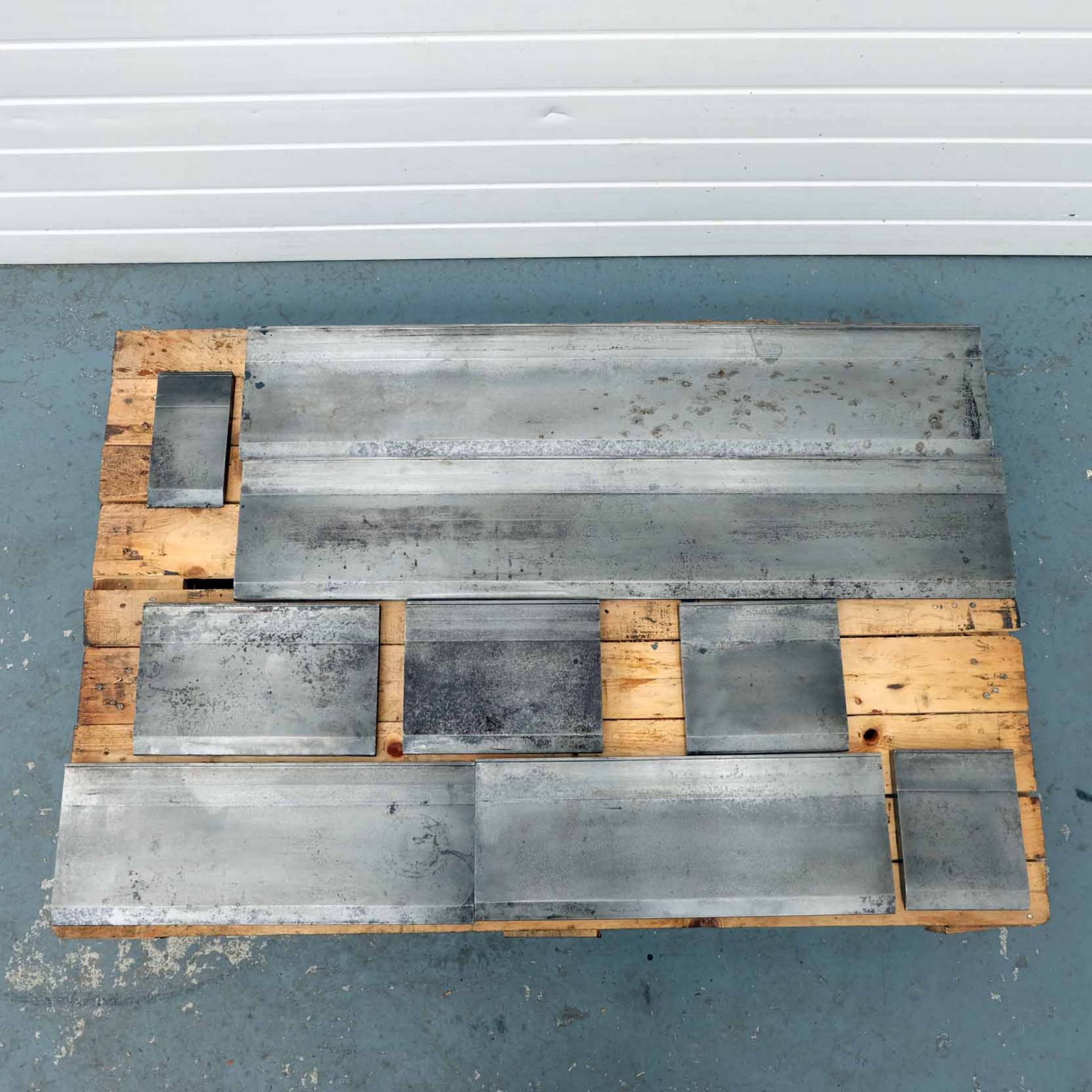 Quantity of Press Brake Top Tooling. Various Lengths. 2 x 1m. 2 x 500mm. 1 x 300mm. 1 x 250mm. 1 x 2 - Image 2 of 6