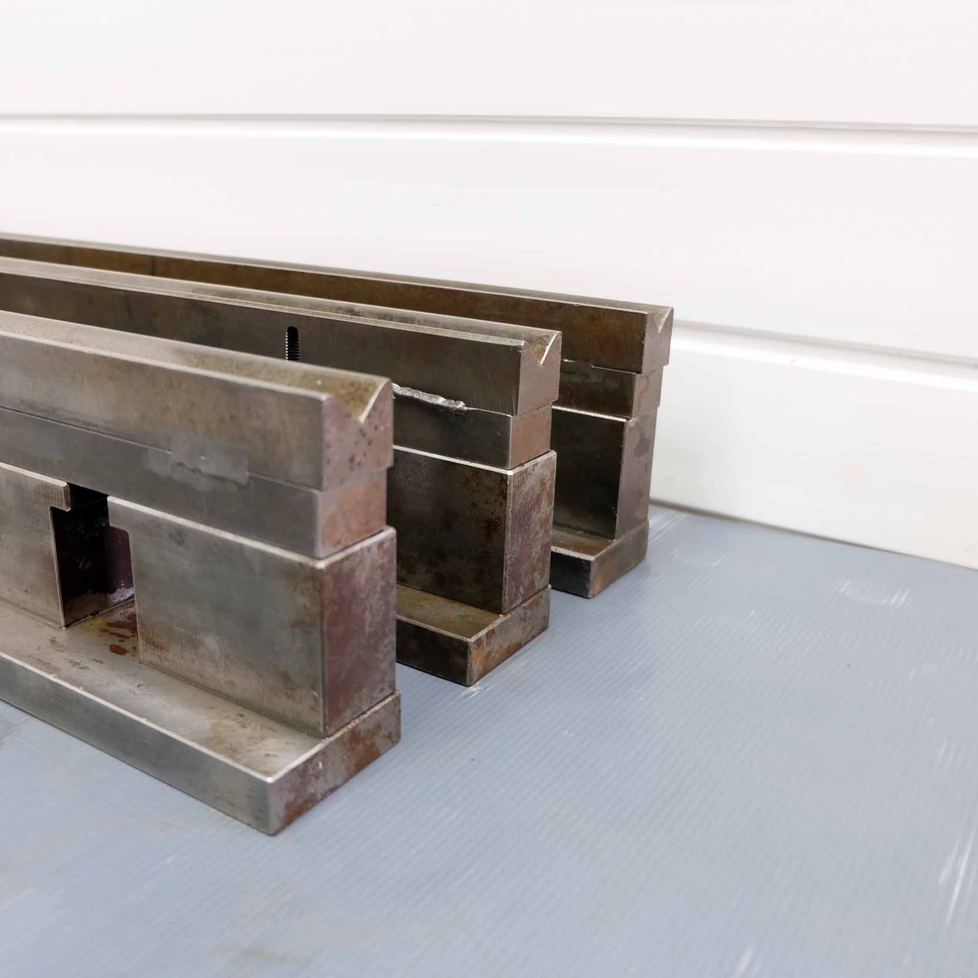 Set of Bottom Press Brake Tooling. 3 x 835mm Long. With Offset Clamp Base & 20mm Vee. - Image 4 of 5
