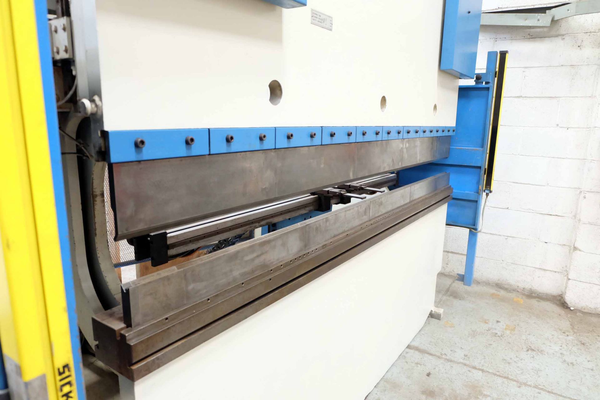 LVD Type PPEB-EQ 80/25 MNC 90 Hydraulic Power Press Brake. Capacity 80 Ton x 2500mm. MNC 90 Colour G - Bild 2 aus 13