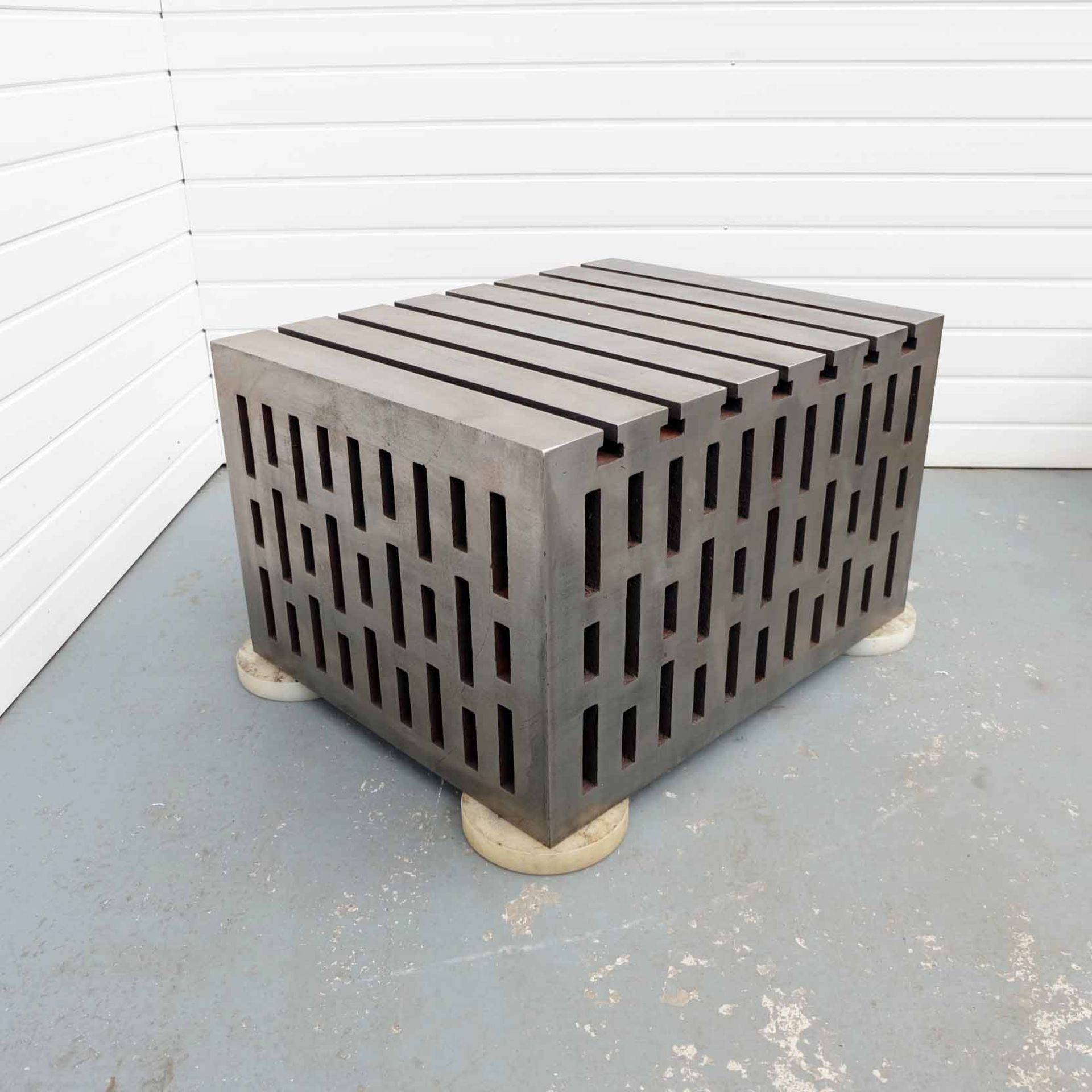 Tee Slotted Cube. Size 30" x 24" x 18". Tee Slotted on 30" x 24" Side. - Bild 3 aus 6