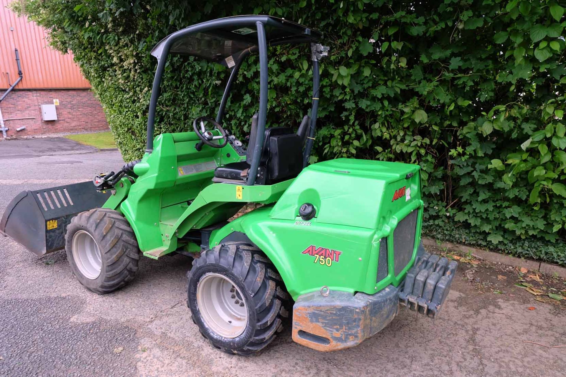 Avant Type M750 EIMCT Compact Articulating 4WD Loader. Power 36KW (49HP). Fuel: Diesel. Tipping Capa - Image 12 of 23