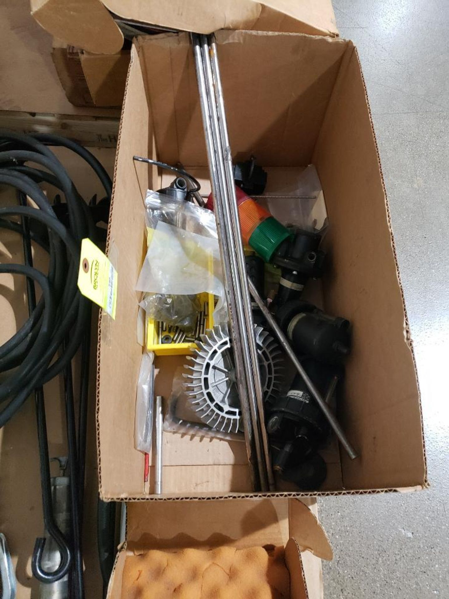 Pallet of assorted tools and machine parts. - Image 6 of 8