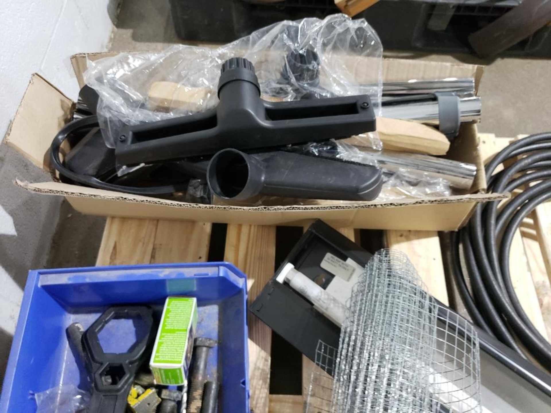 Pallet of assorted parts and hardware. - Image 10 of 11