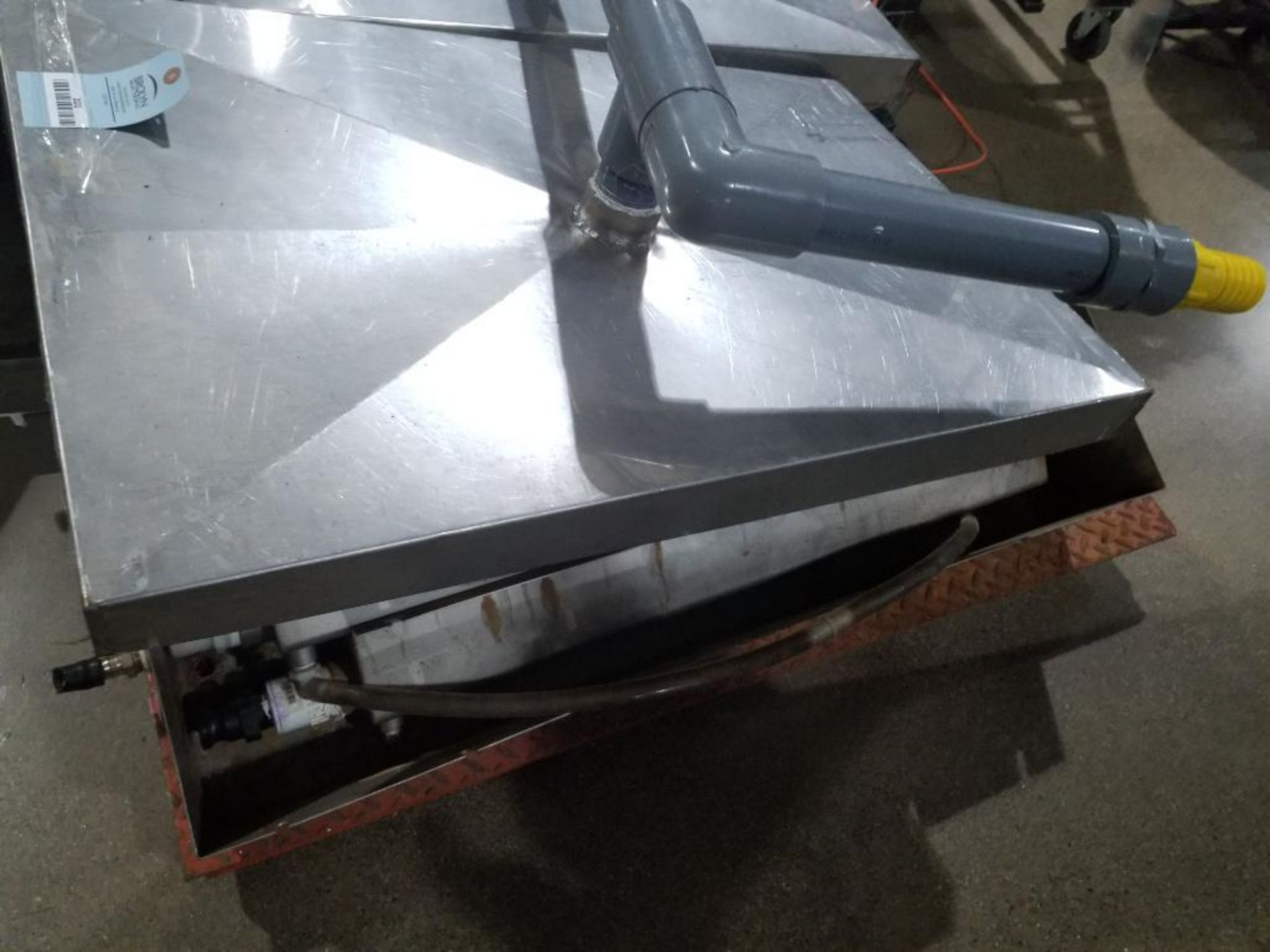 Pallet of stainless steel catch sinks. (Includes shipping scale which needs repair) - Image 4 of 8