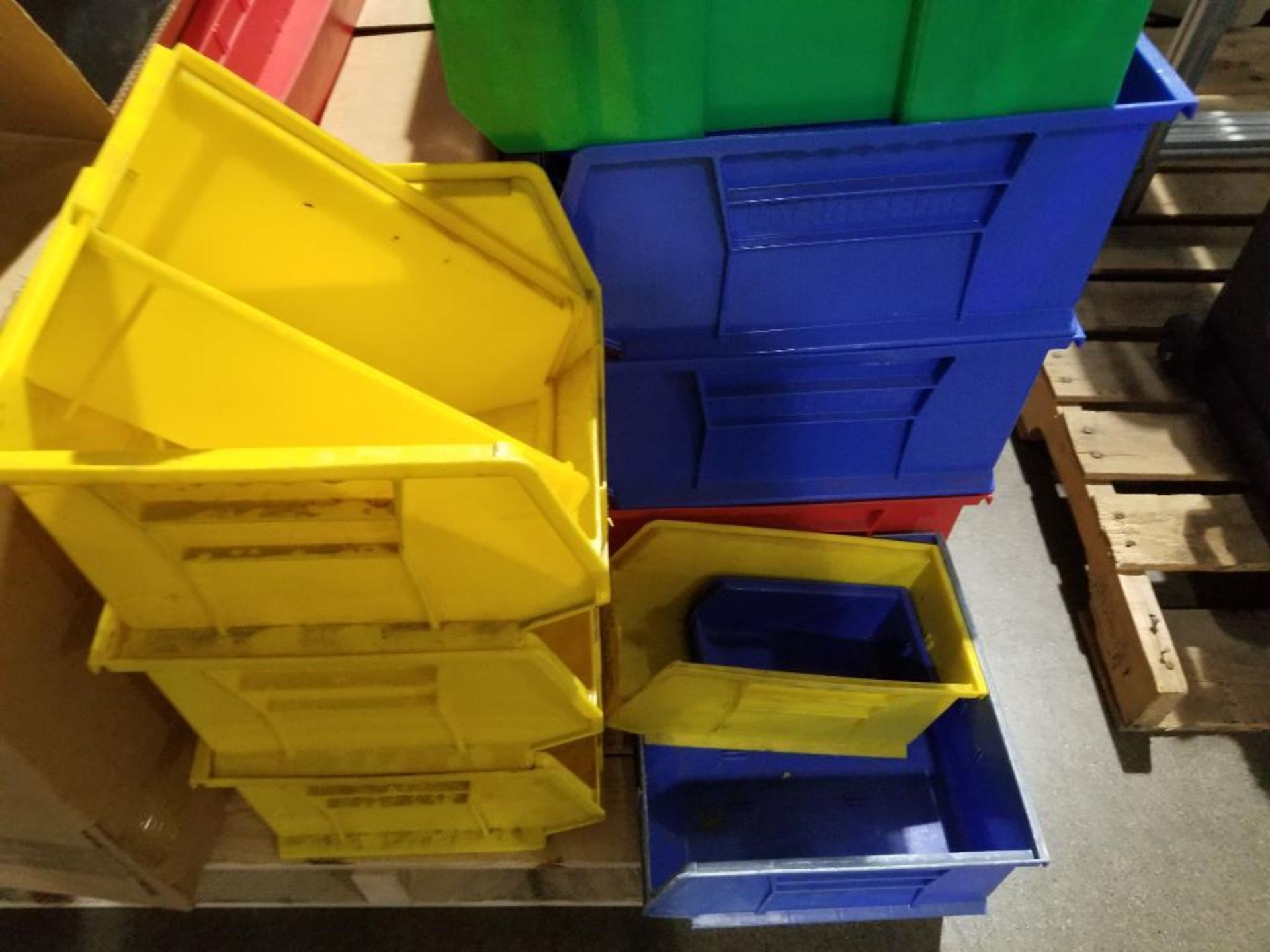 Pallet of assorted bins. - Image 4 of 7