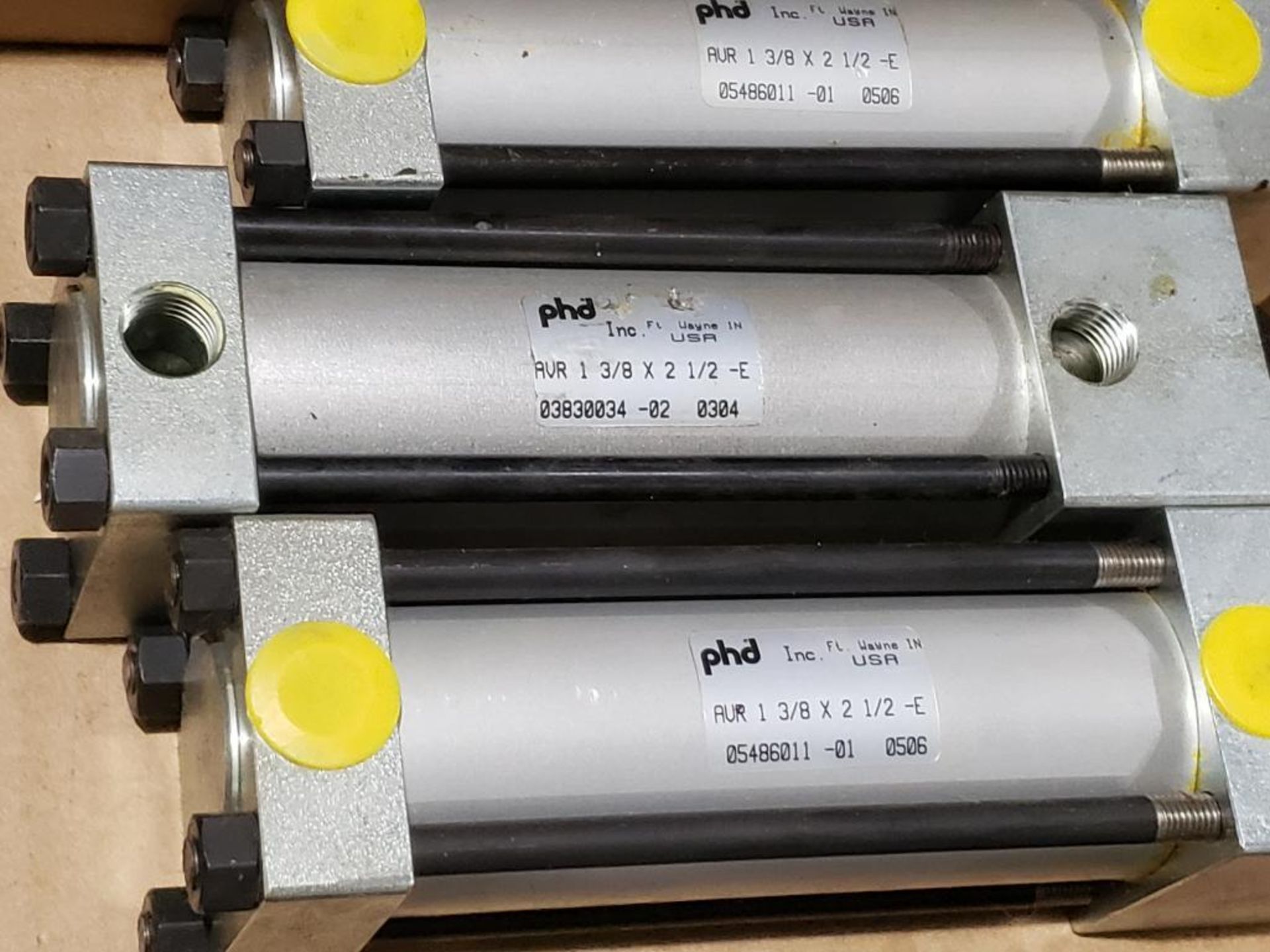 Assorted pneumatic cylinders. - Image 4 of 9