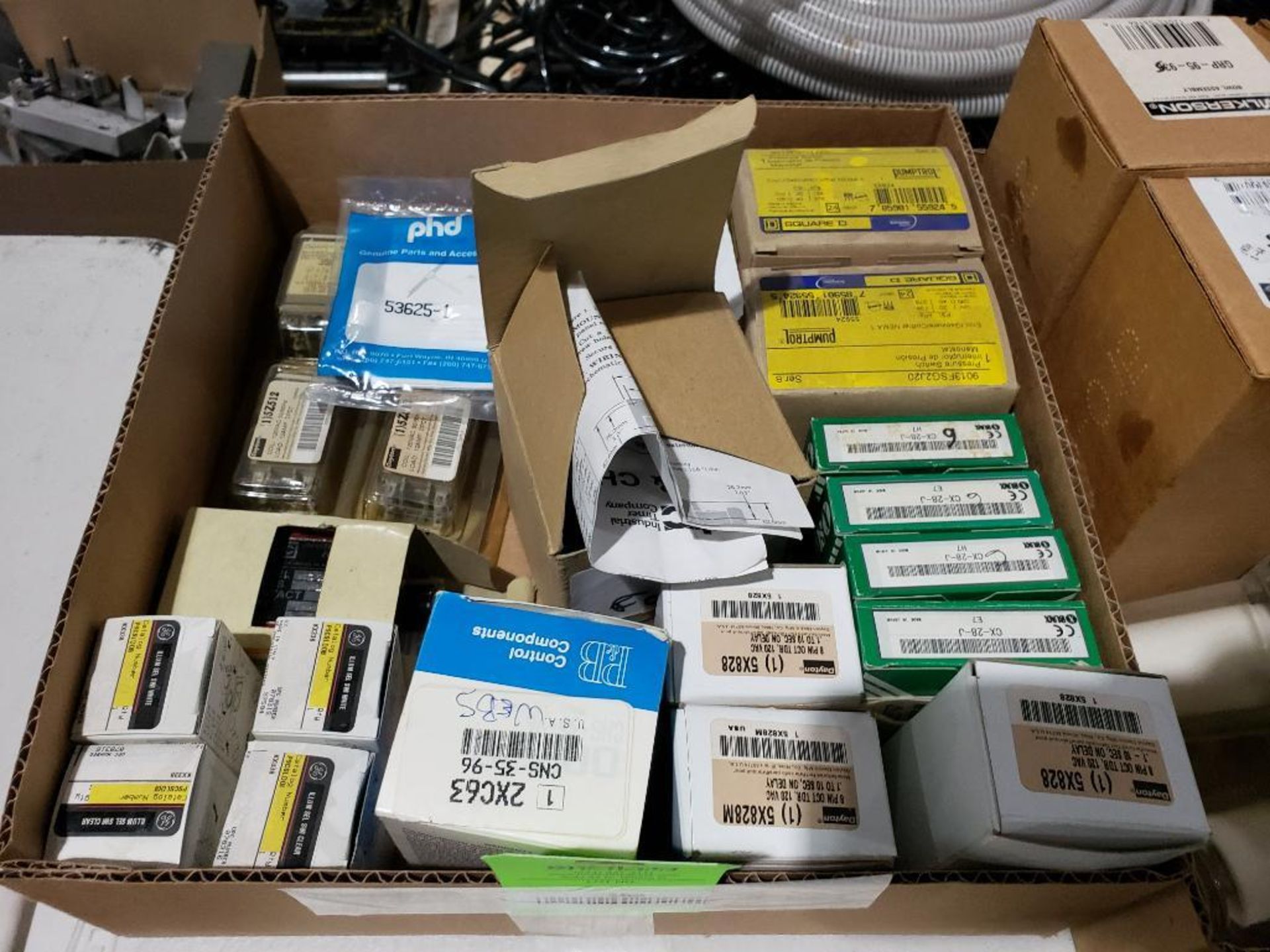 Large assortment of electrical. - Image 12 of 12
