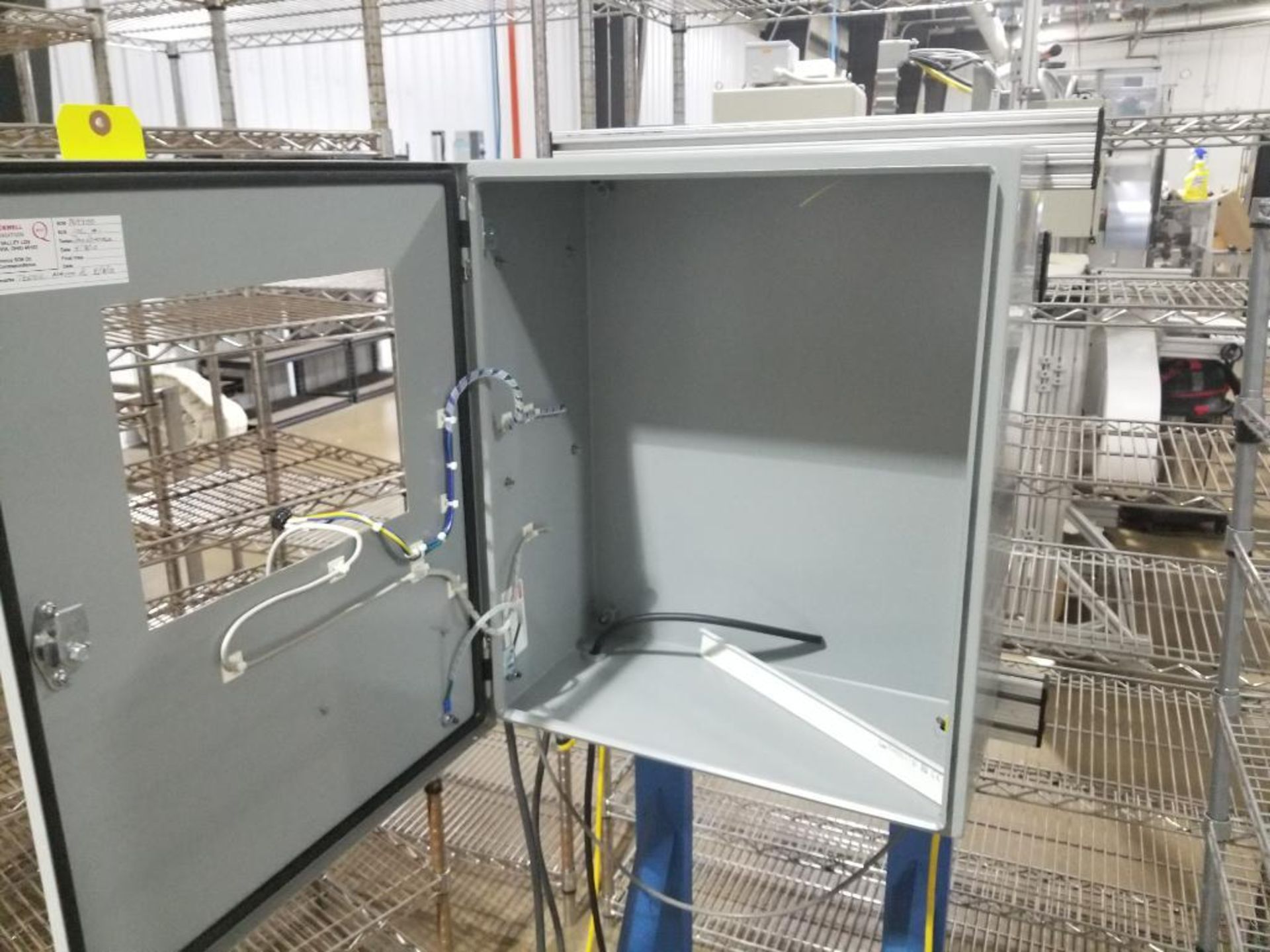Control cabinet with Lenze drive. - Image 2 of 5