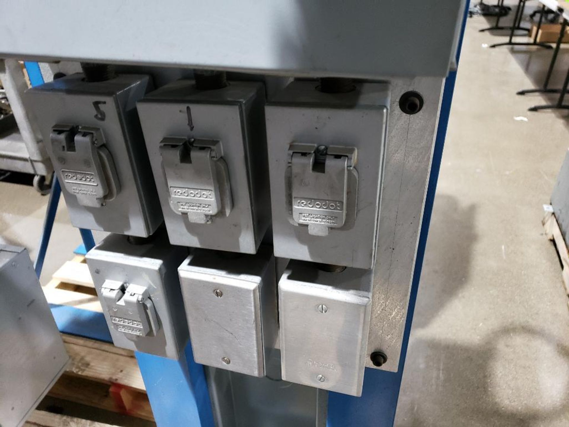 Sub panel with Siemens breaker box and assorted plugs and GE transformer. - Image 4 of 9