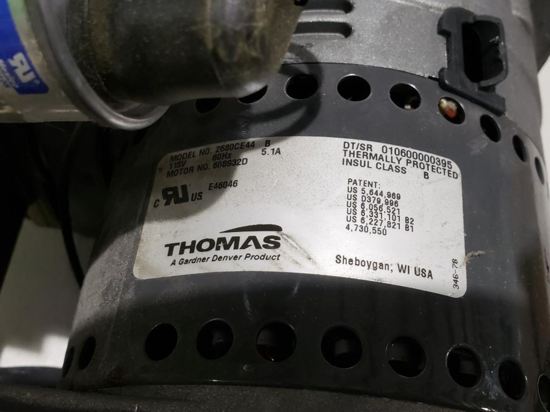 Thomas Gardner Denver oil-less piston air compressor vacuum pump. Model 2680CE44. - Image 3 of 5