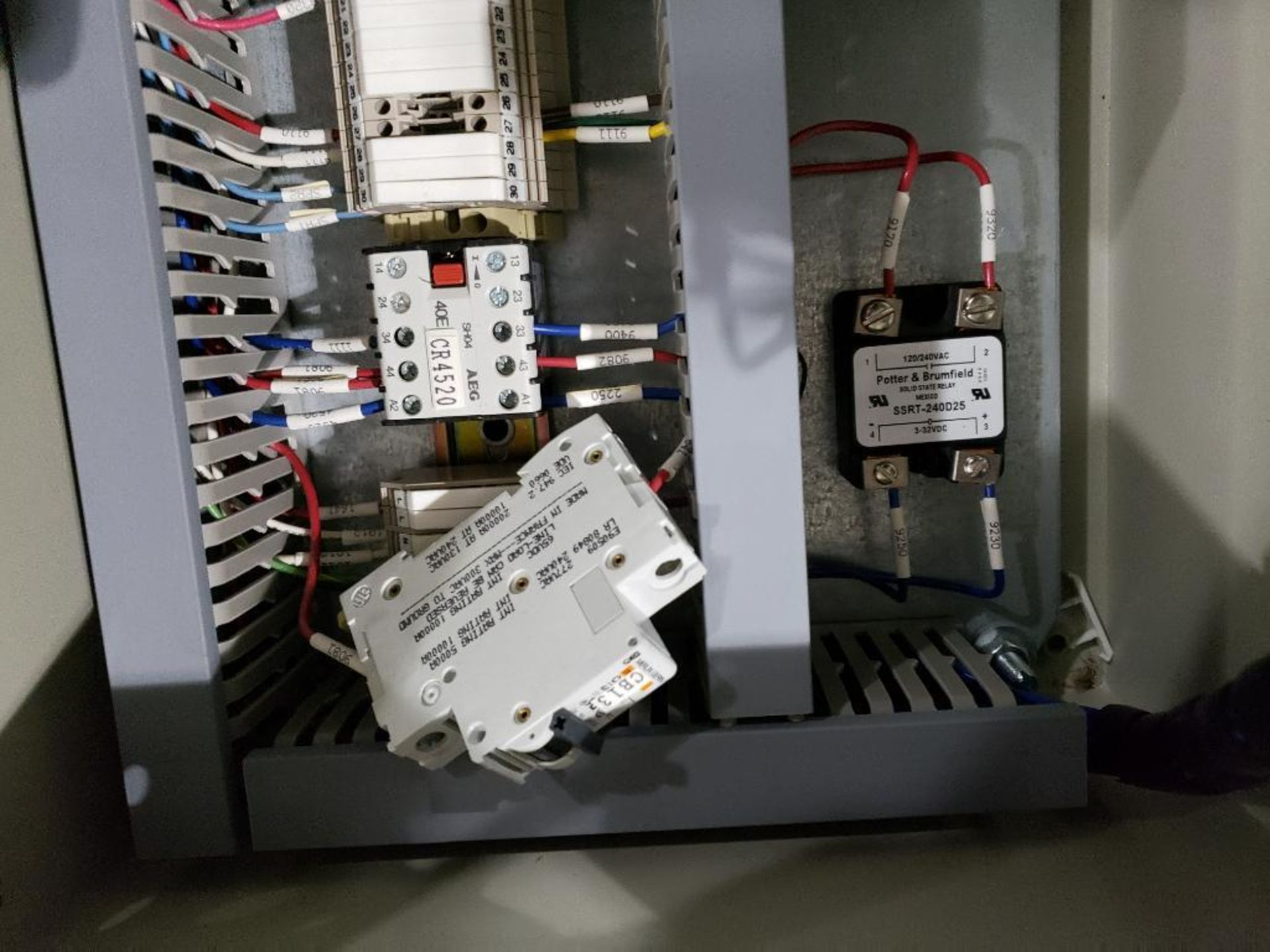 Machine control panel with assorted electrical. - Image 6 of 8