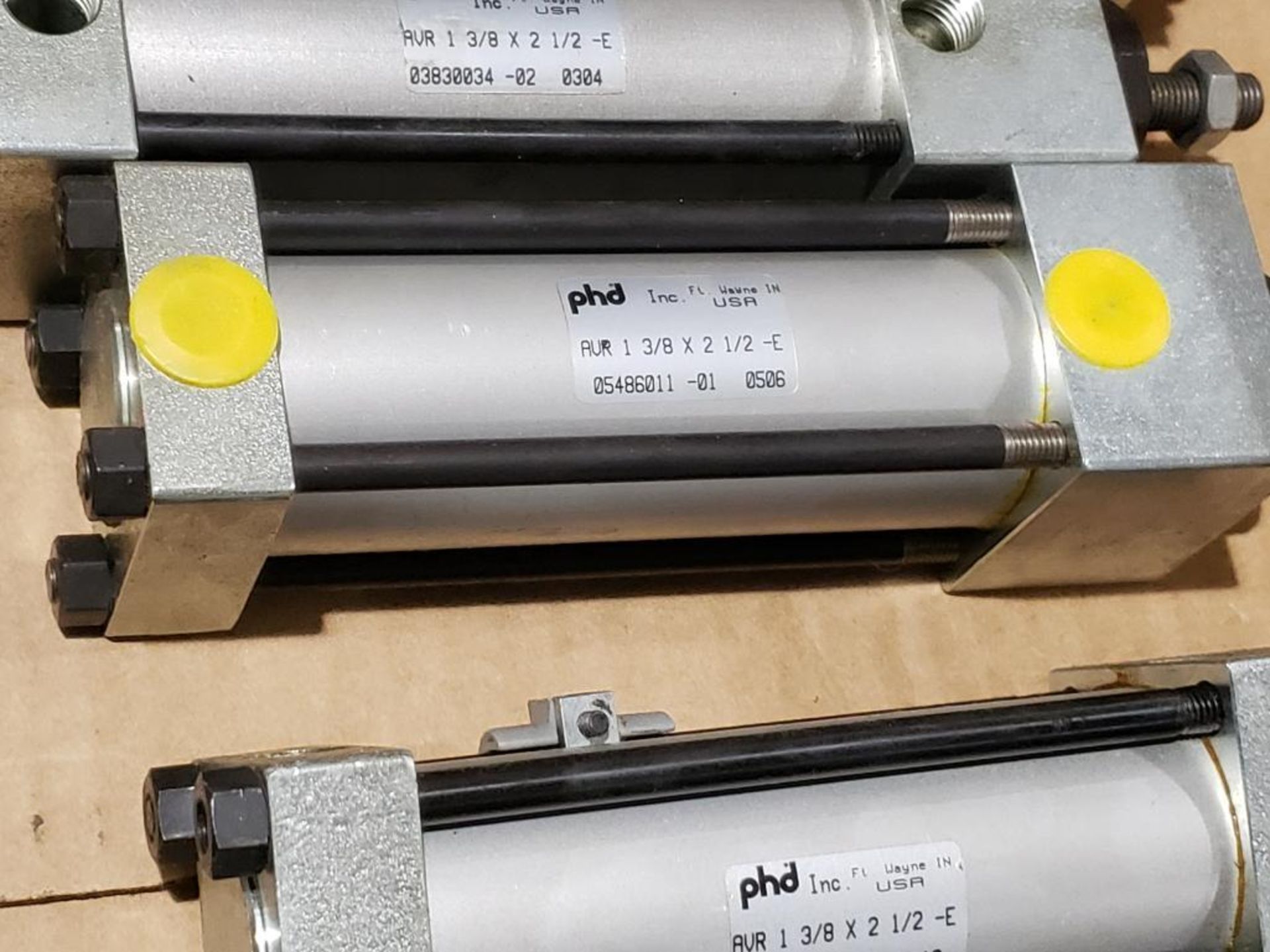 Assorted pneumatic cylinders. - Image 3 of 9