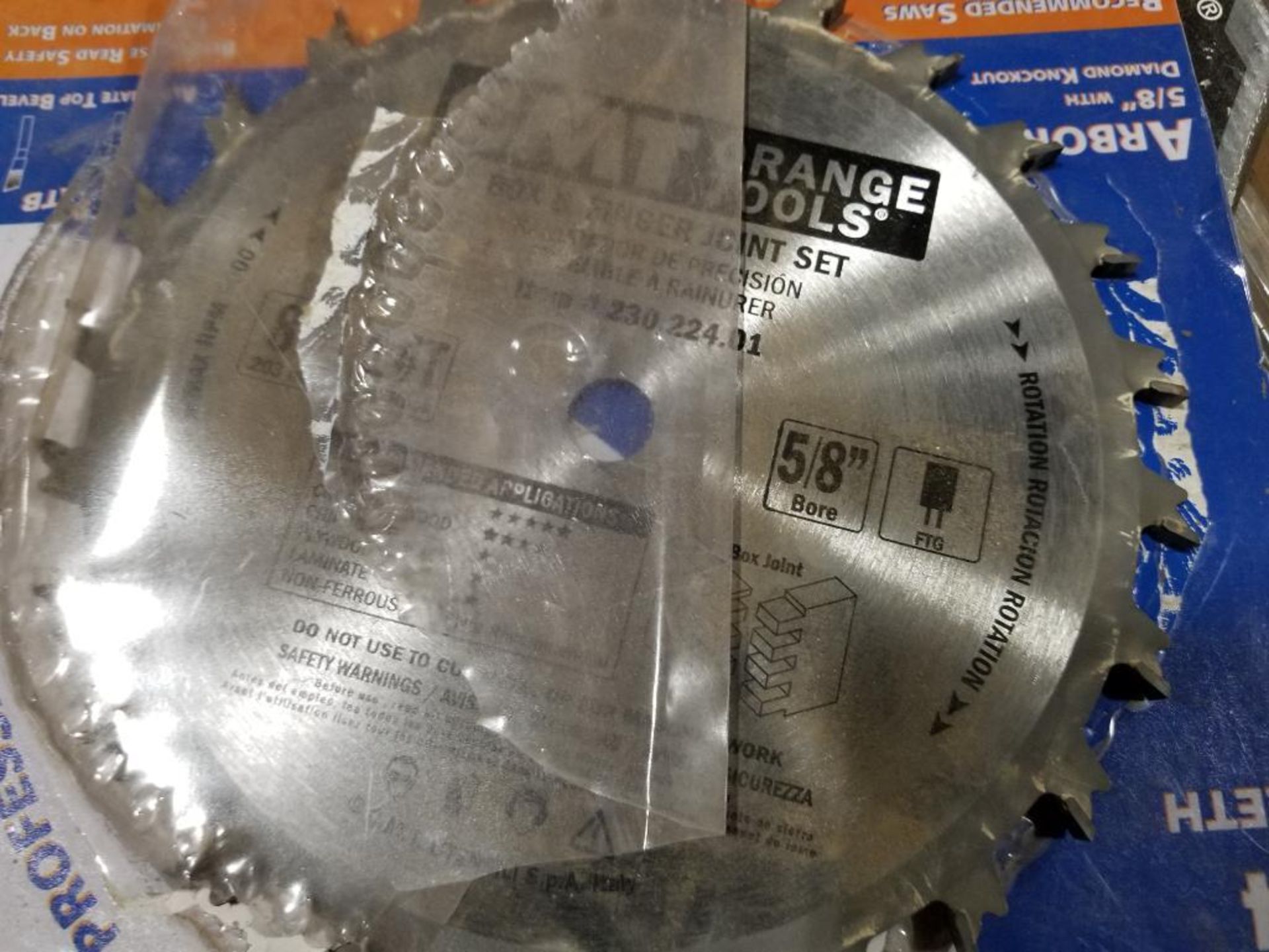 Large assortment of saw blades. - Image 5 of 6