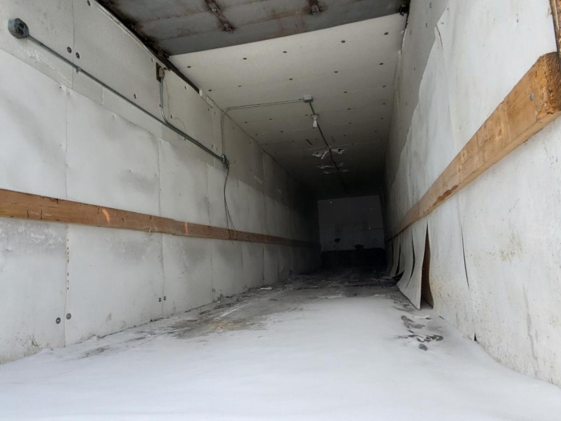 Storage trailer. Approx 34ft long. This unit is considered storage only and is not titled. - Image 17 of 20