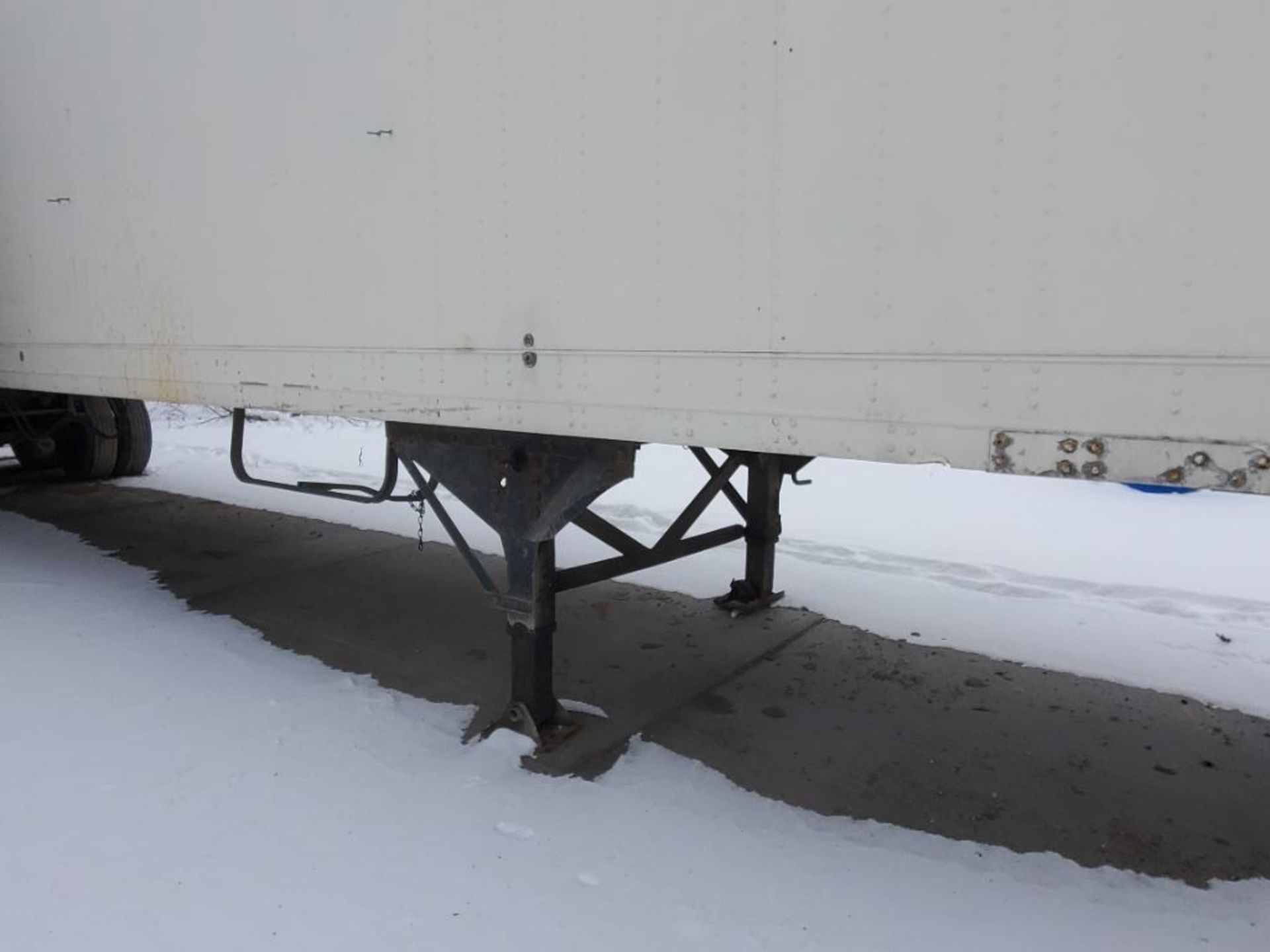 Storage trailer. Approx 34ft long. This unit is considered storage only and is not titled. - Image 9 of 20