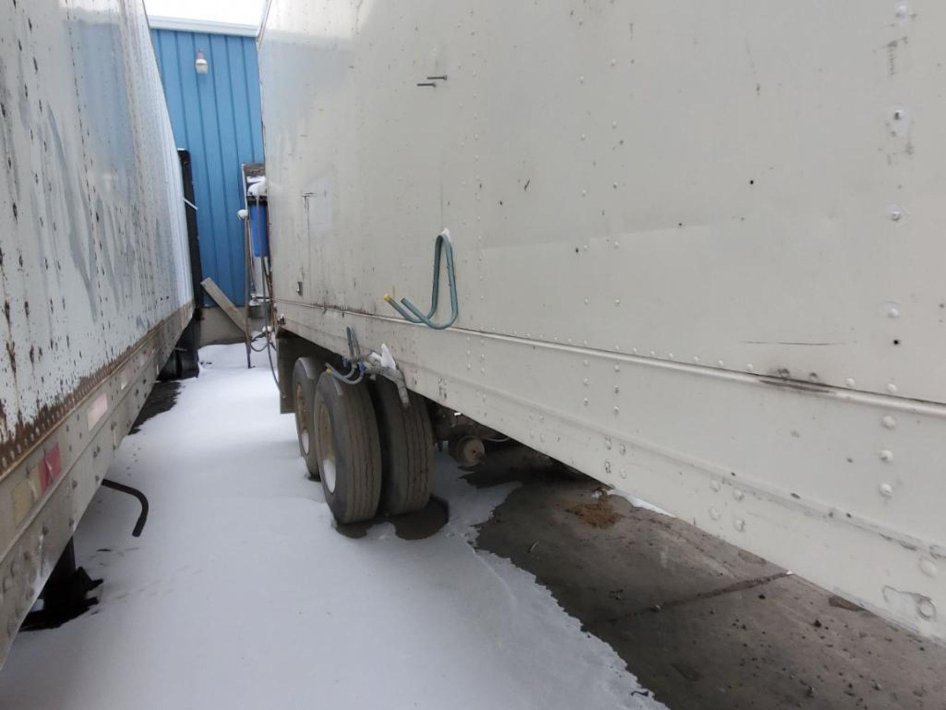 Storage trailer. Approx 34ft long. This unit is considered storage only and is not titled. - Image 10 of 20